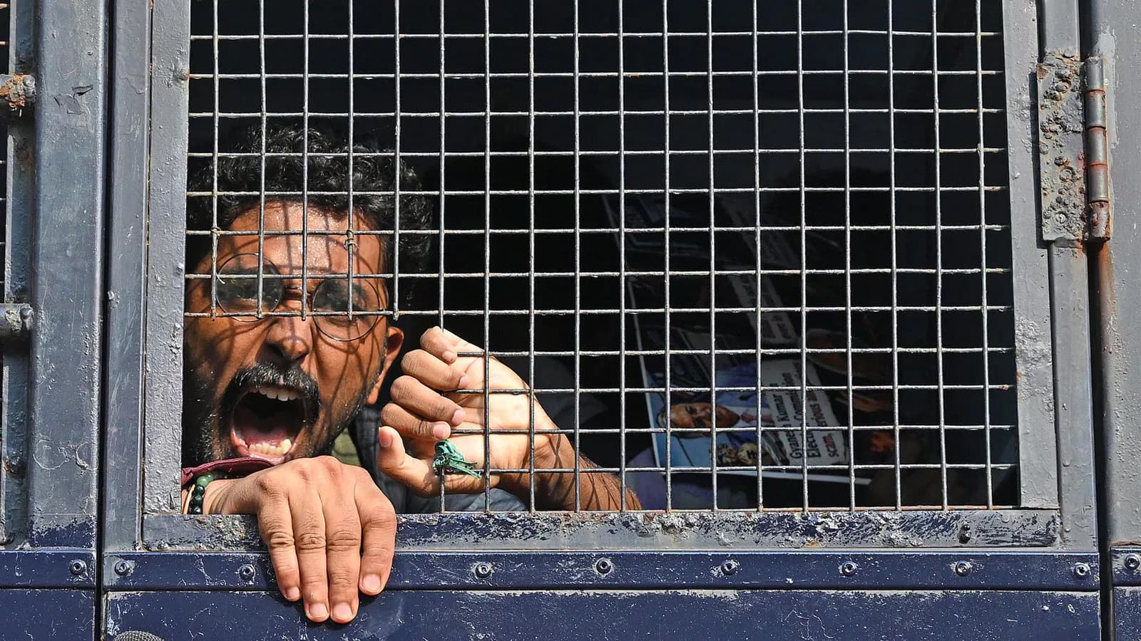 Liberaron al líder del Partido de las Cucarachas detenido en un avión en India