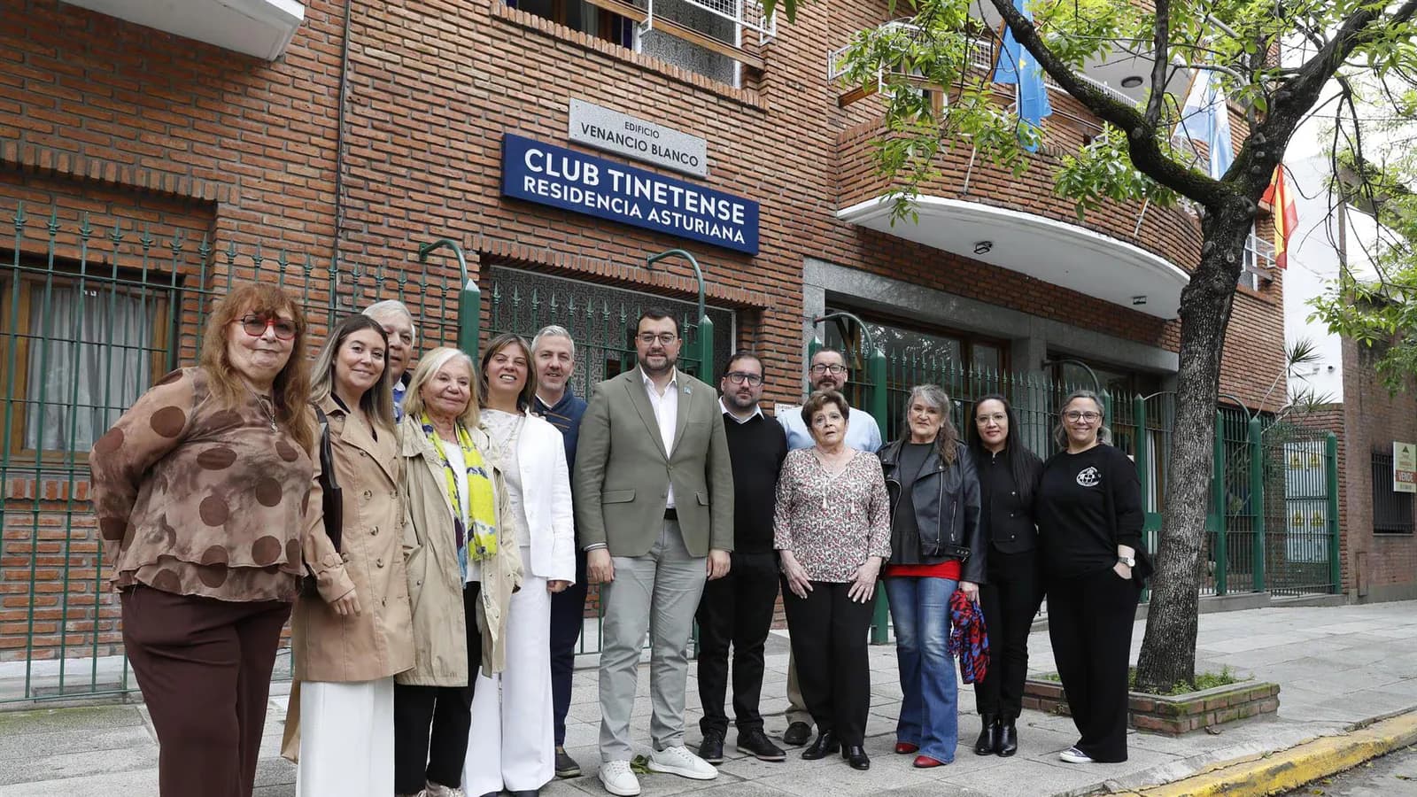 Adrián Barbón concluyó su viaje a Argentina con una visita a la Residencia Tinetense