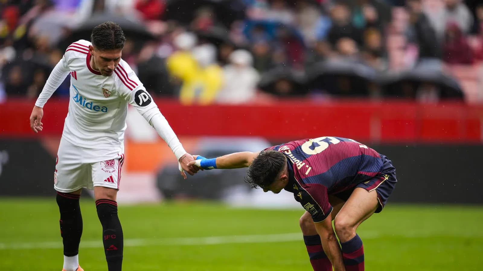 El Sevilla busca consolidarse en Europa ante un Levante necesitado