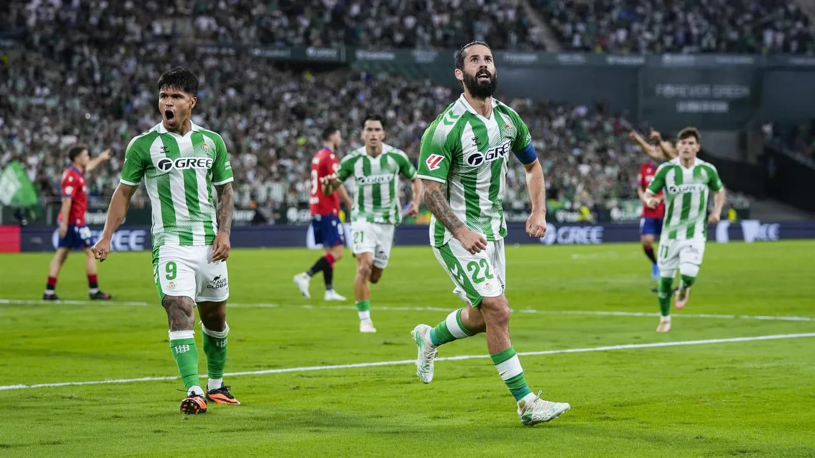 El Betis goleó a Osasuna y Valencia empató en el debut de Aguirre