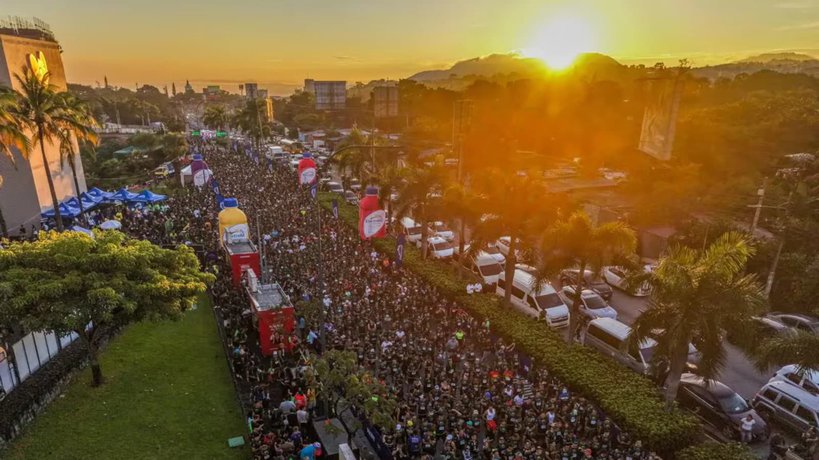 Más de 15 mil personas participaron de una carrera familiar en San Salvador