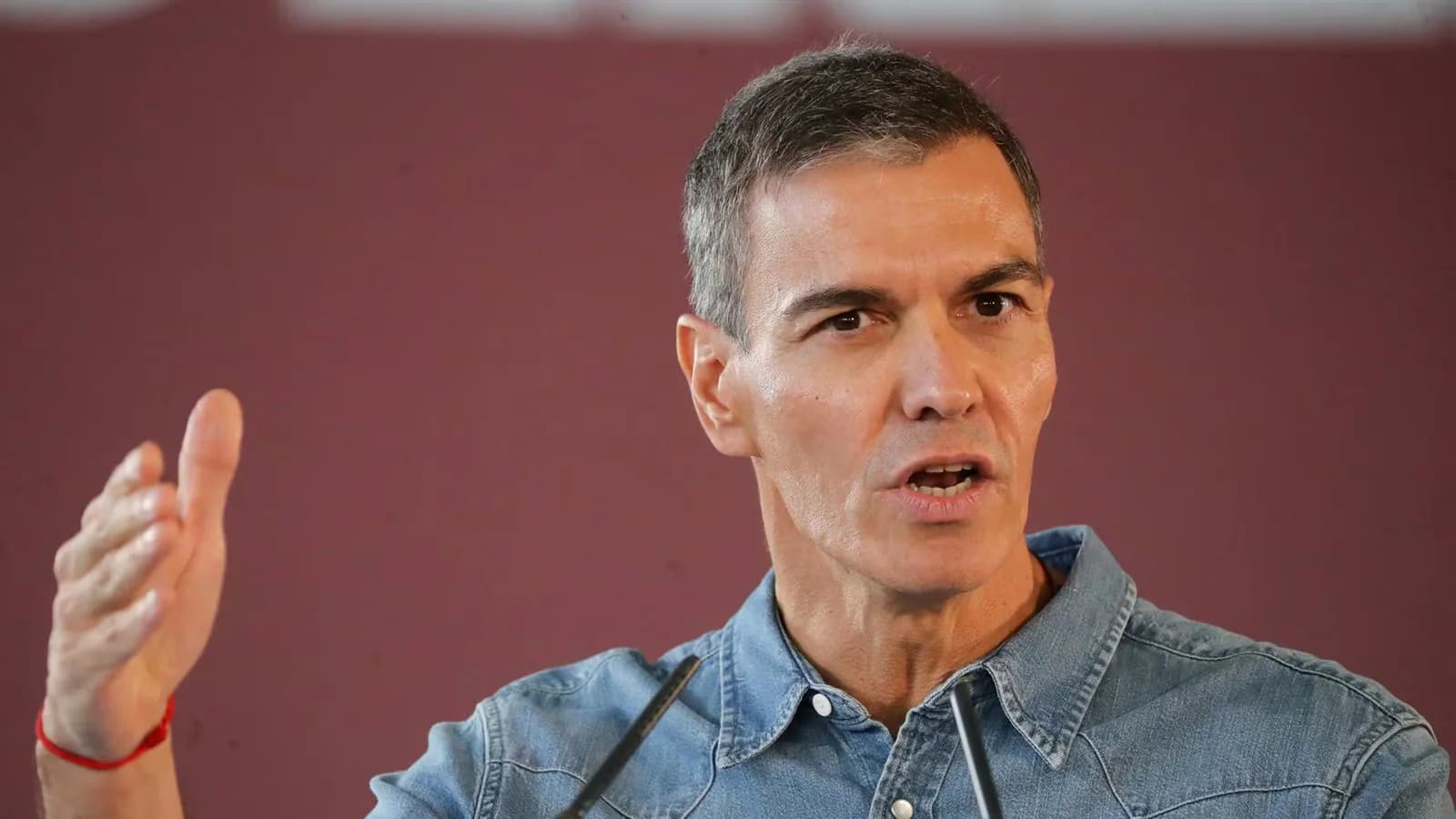 Sánchez reivindica la diversidad de España y sus derechos en el 12 de octubre