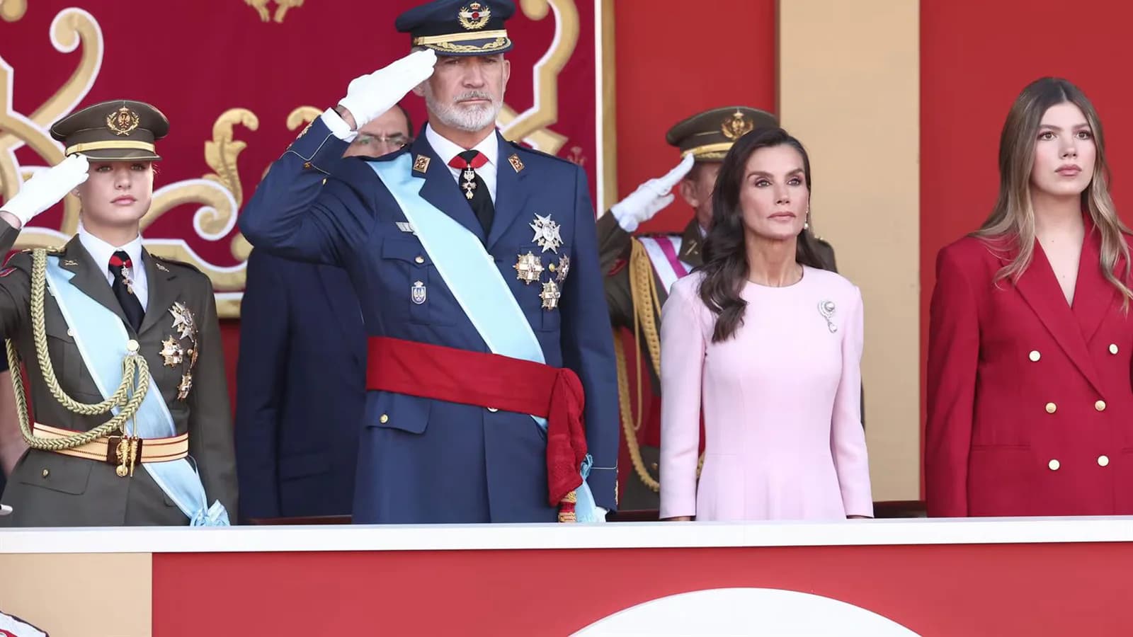 La Familia Real española destaca por sus estilismos en el desfile del 12 de octubre