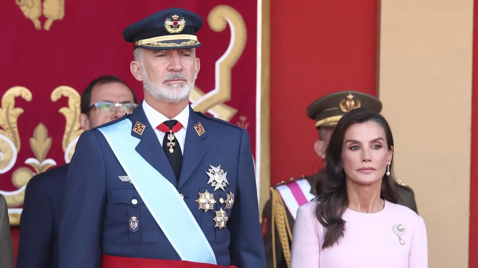 Letizia recuperó un vestido rosa y lució una joya histórica en el Día de la Hispanidad
