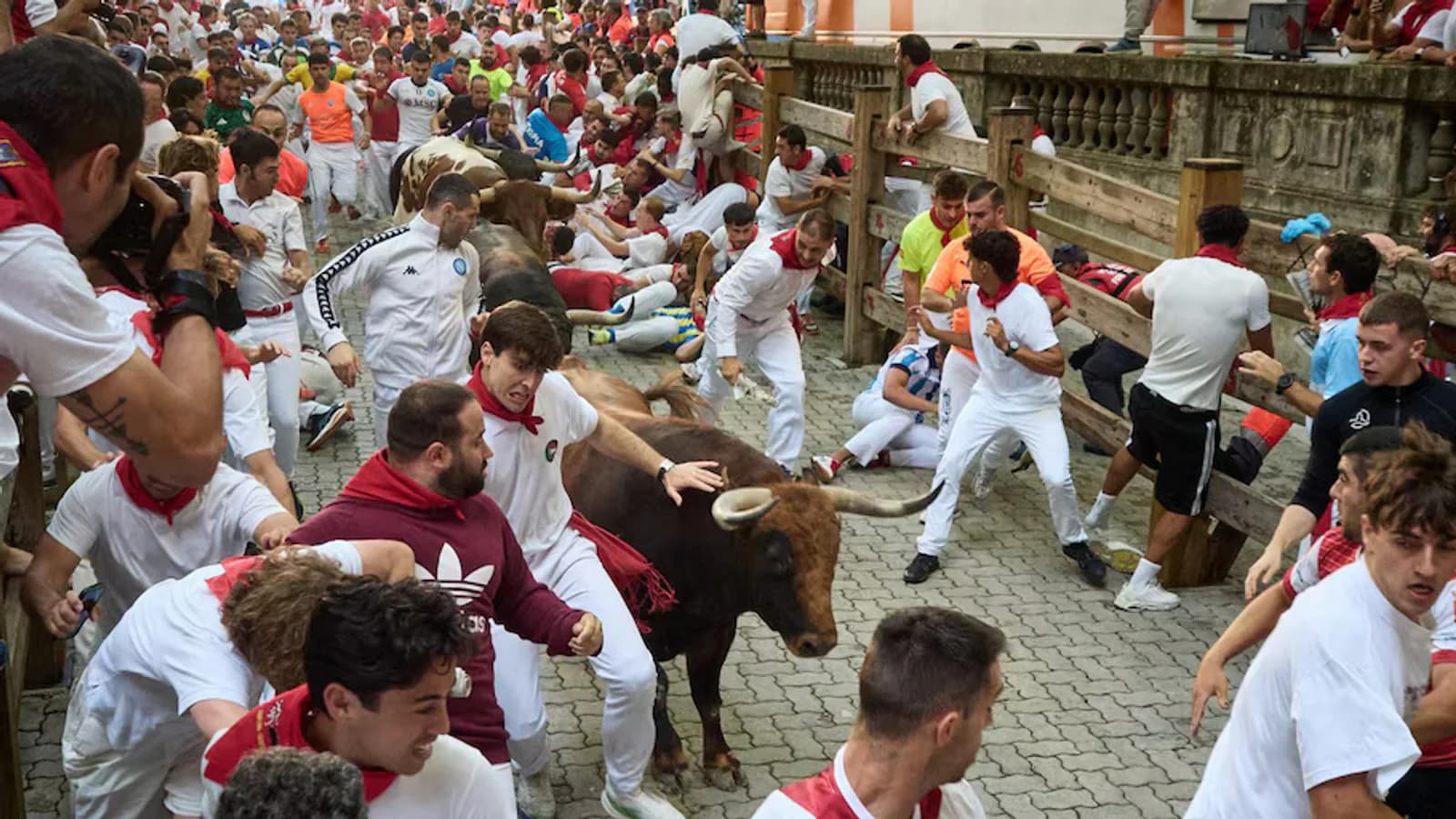 Jandilla cierra los Sanfermines con un encierro de 2:25 y dos heridos por asta