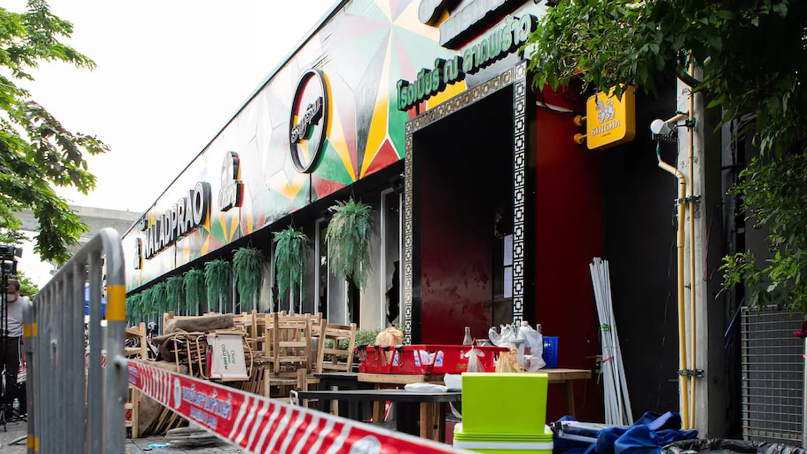 Sube a 30 la cifra de muertos por el incendio en un bar de Bangkok