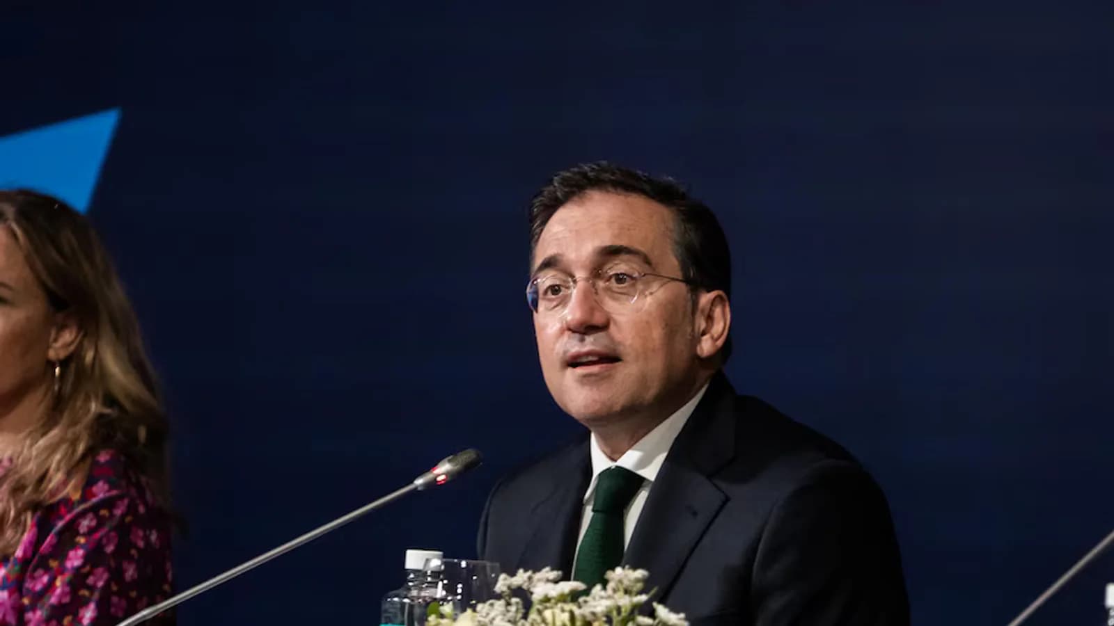 Albares dice que las críticas de Rajoy a Francia no representan a España