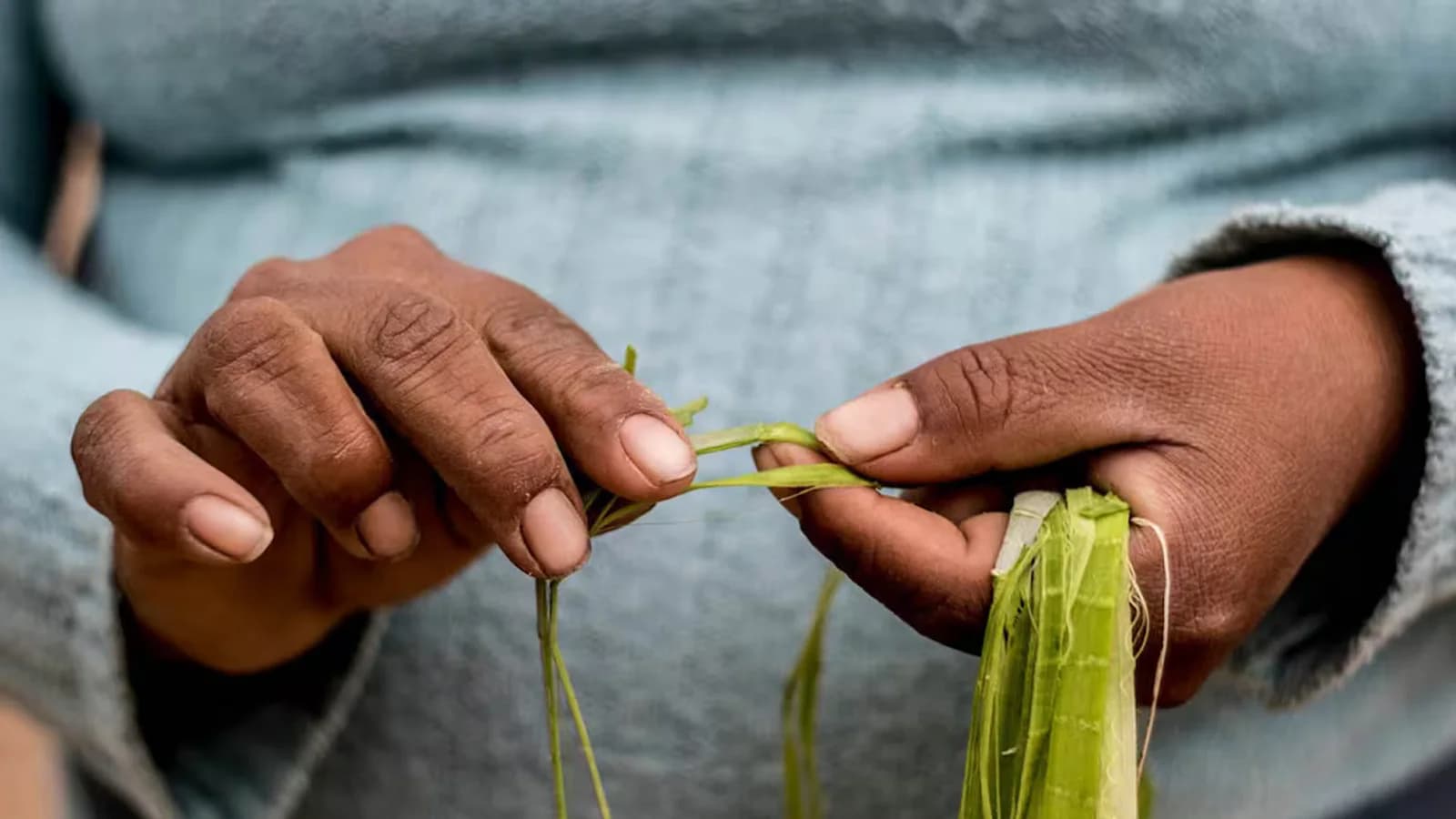 Tejer como herencia familiar, memoria y una forma cotidiana del amor