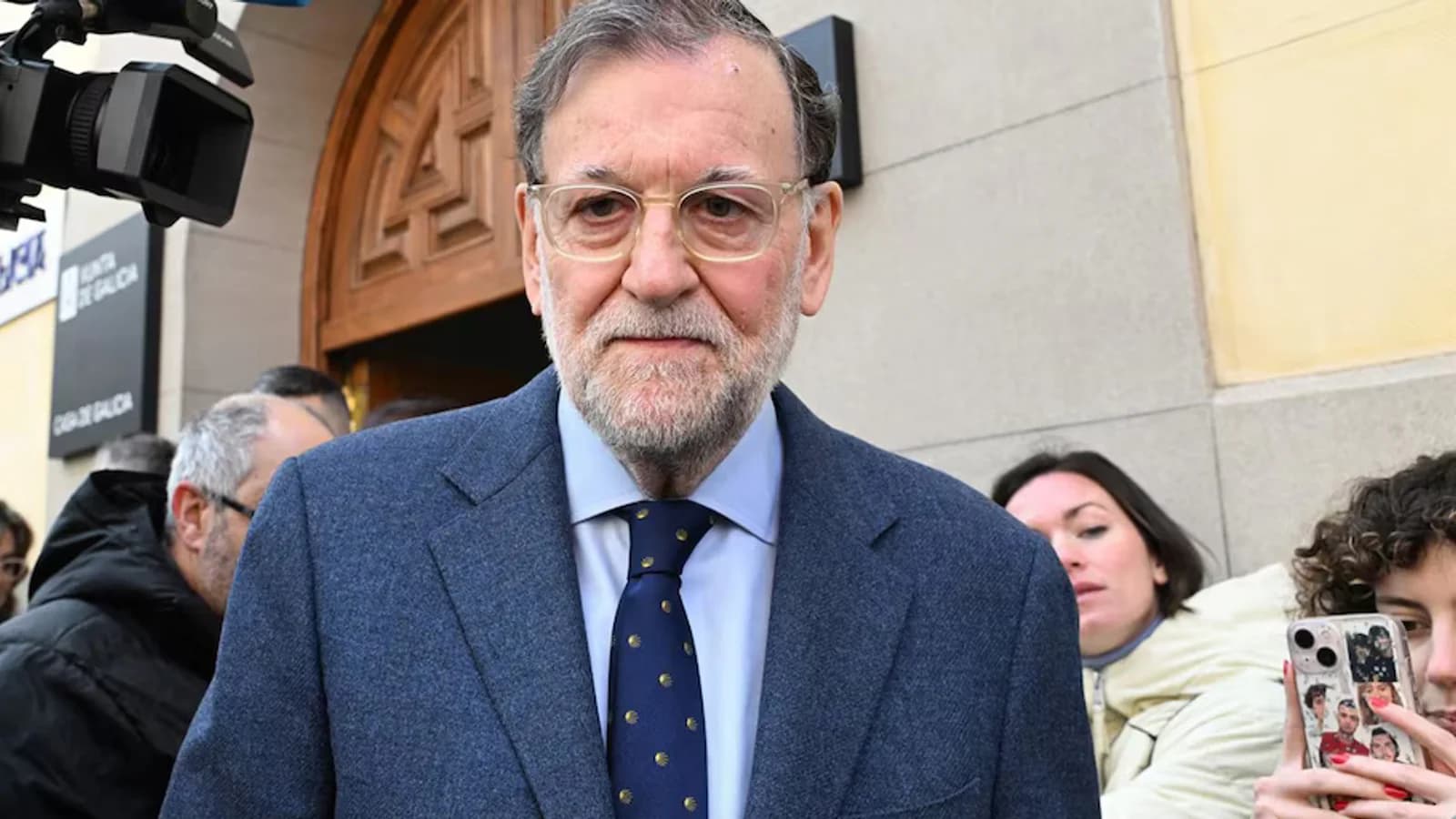 Almeida acusa a Sánchez de crear una polémica por los dichos de Rajoy