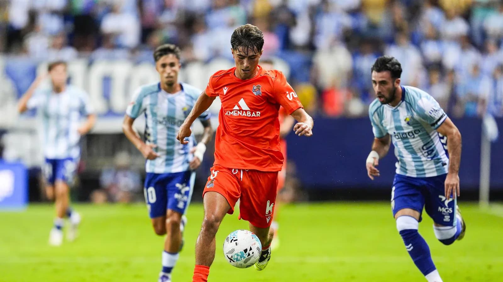 Mikel Rodríguez se suma al Alavés y firma contrato hasta 2031