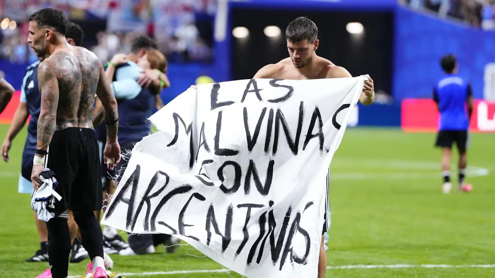 Argentina podría recibir una sanción por la pancarta sobre las Islas Malvinas