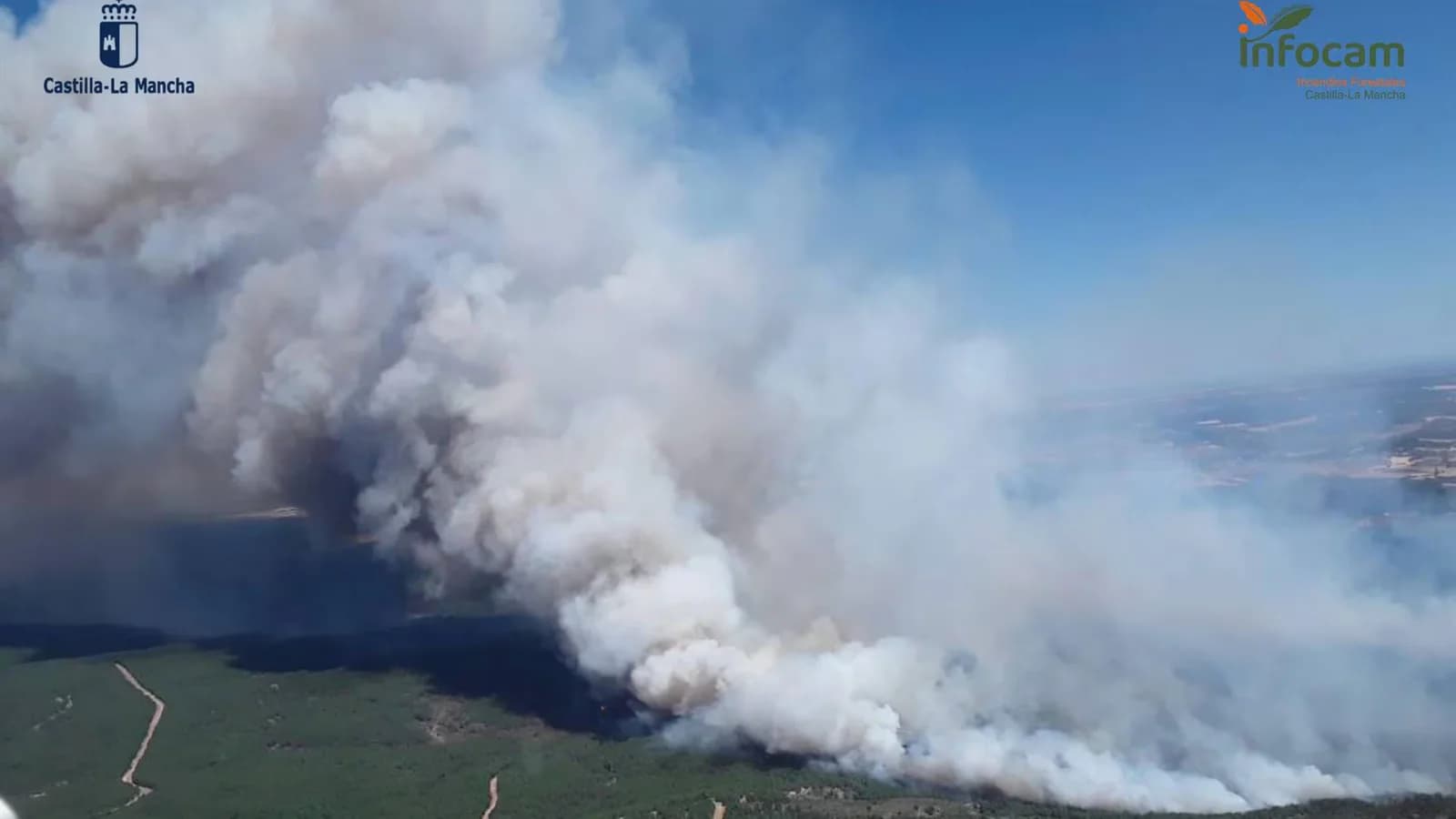 El viento dificulta el control de los incendios en Zaragoza y Guadalajara