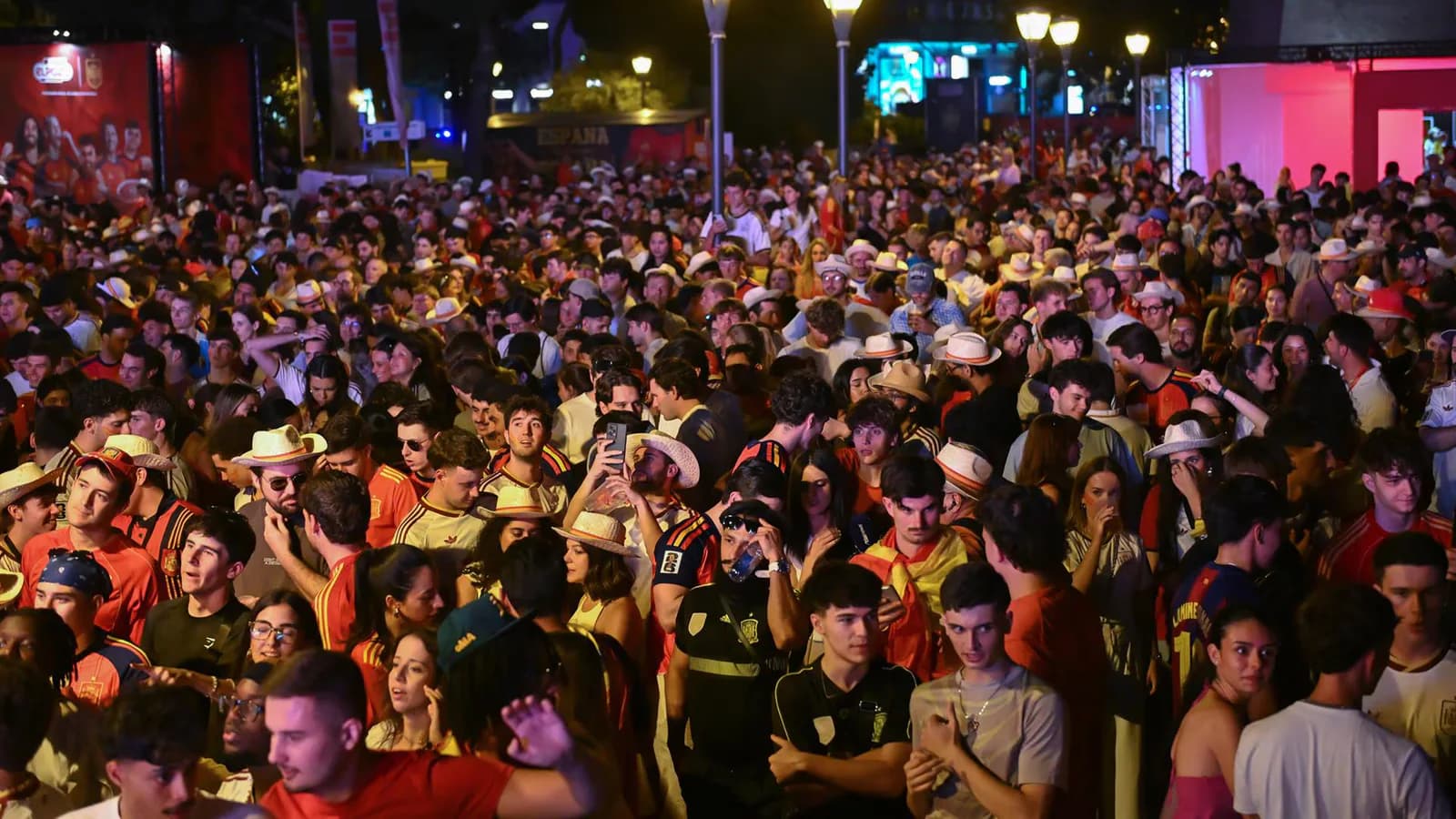 El delegado del Gobierno reclama controles y vías de evacuación en Colón para la final
