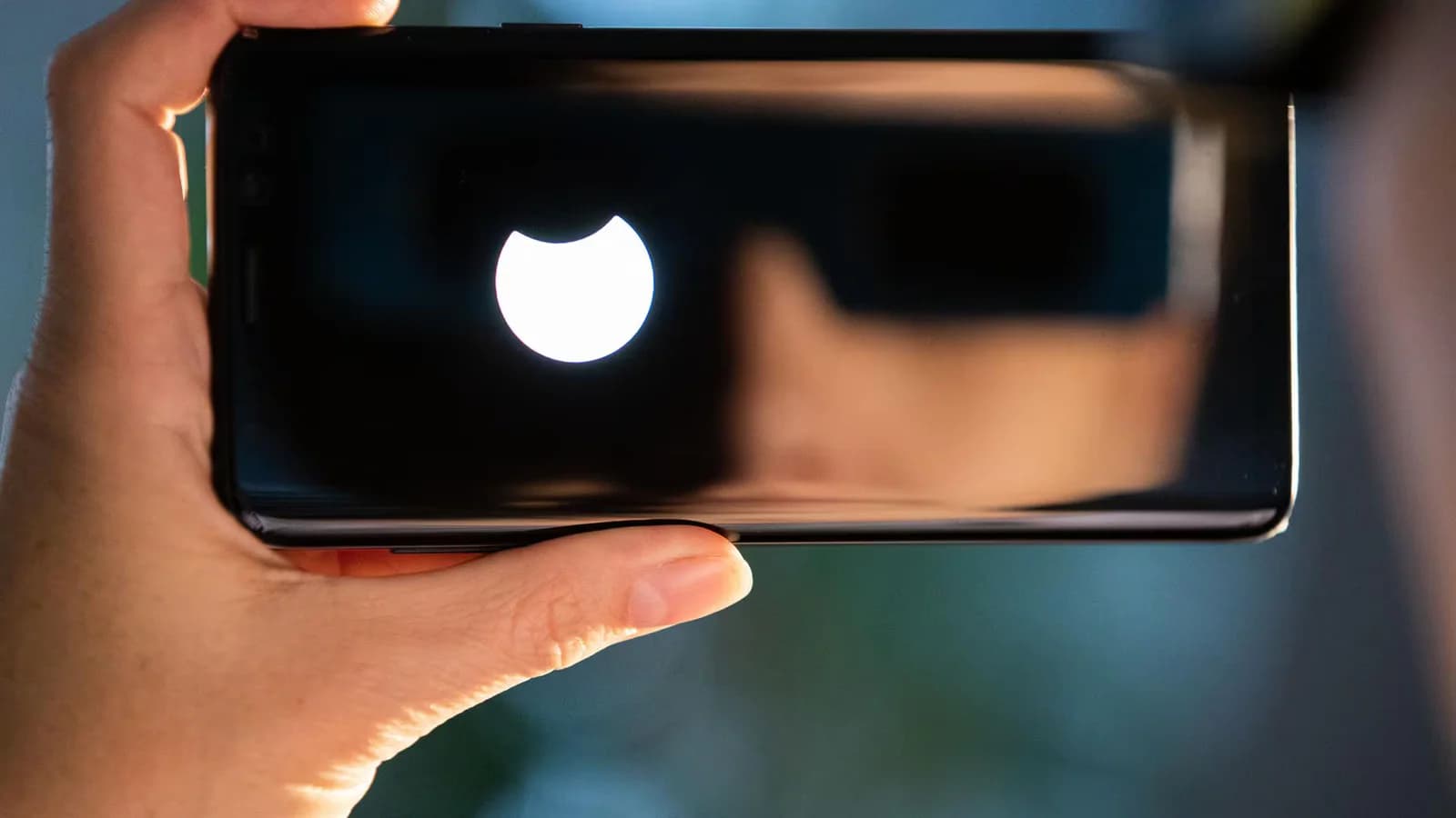 Eclipse solar del 12 de agosto: por qué no hay que mirar al Sol sin protección