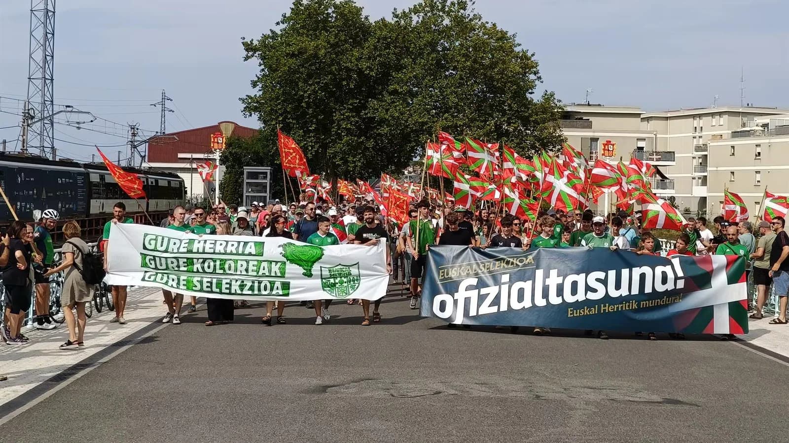 7AK Baietz convoca movilizaciones en apoyo a Euskal Selekzioa antes de la final