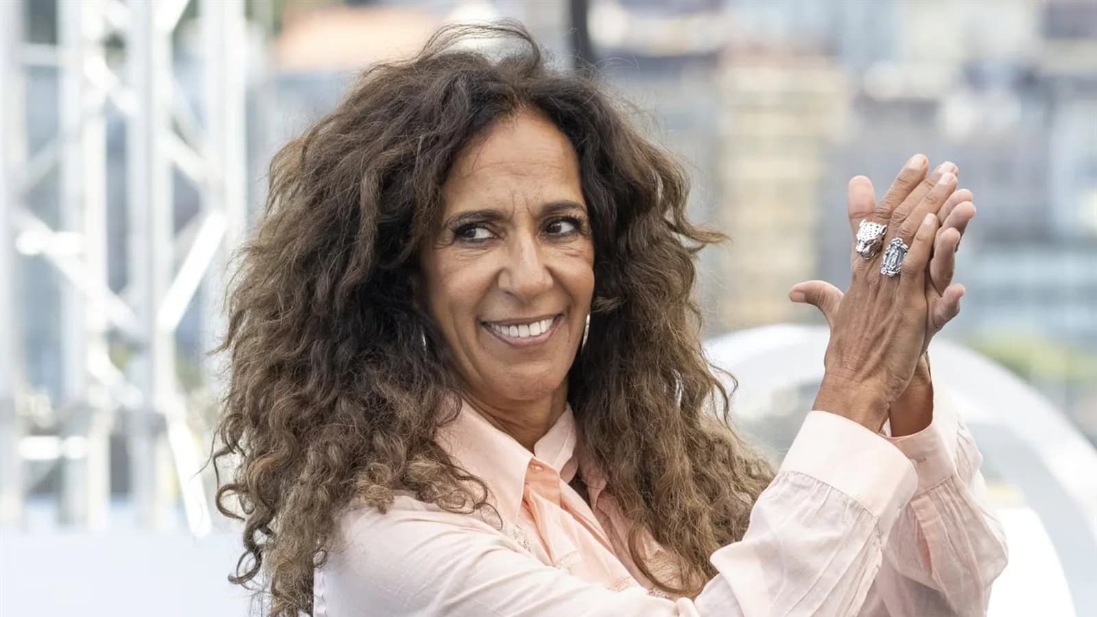 Rosario Flores recordó a su padre y cantó junto a su hijo en Barcelona