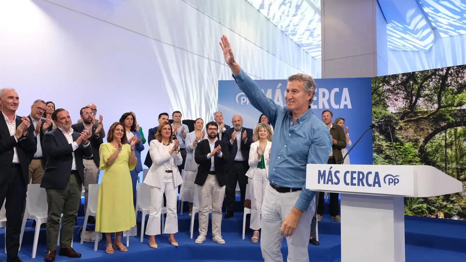 Feijóo llamó a convertir municipios y autonomías en “fortines” frente al socialismo