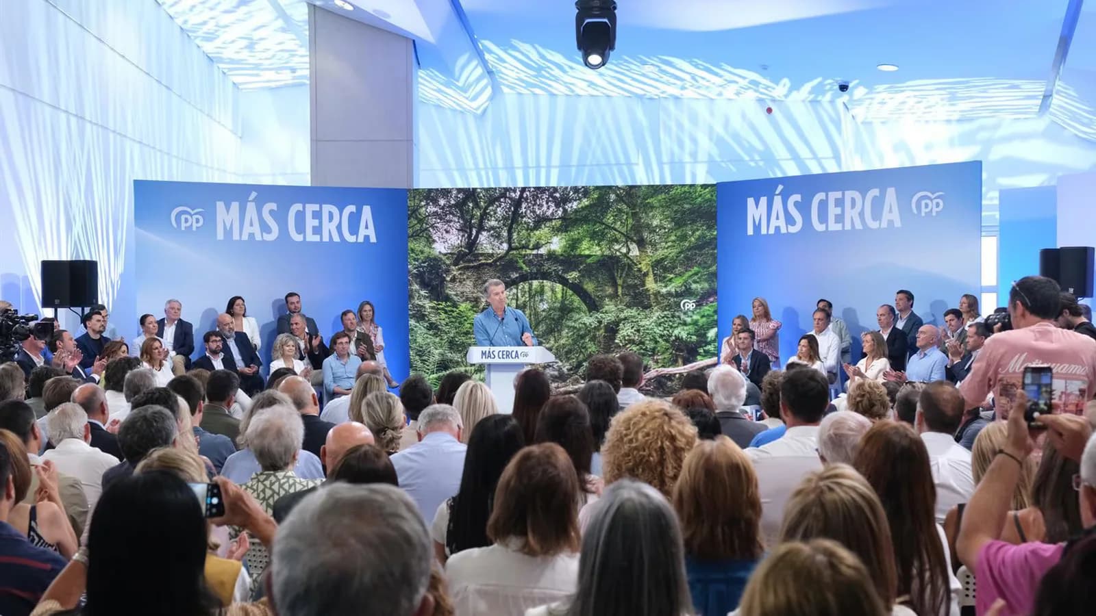 Feijóo fija en Santiago el objetivo del PP para las municipales de mayo de 2027