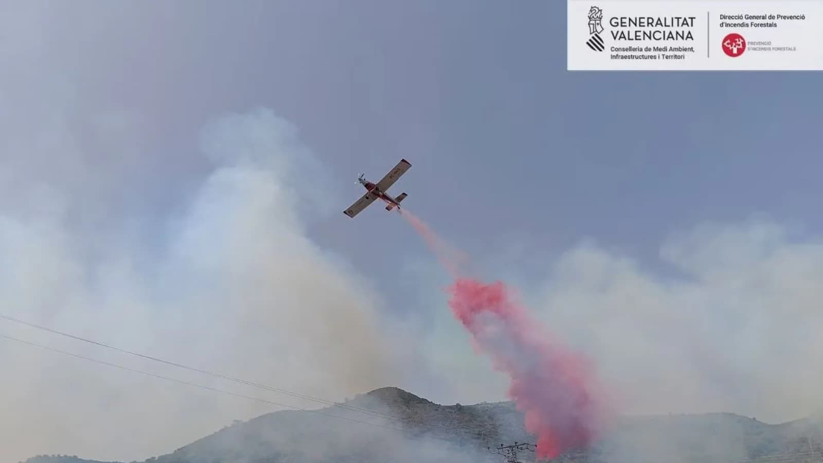 Extinguieron el incendio forestal de Llutxent tras su paso desde una planta de biomasa