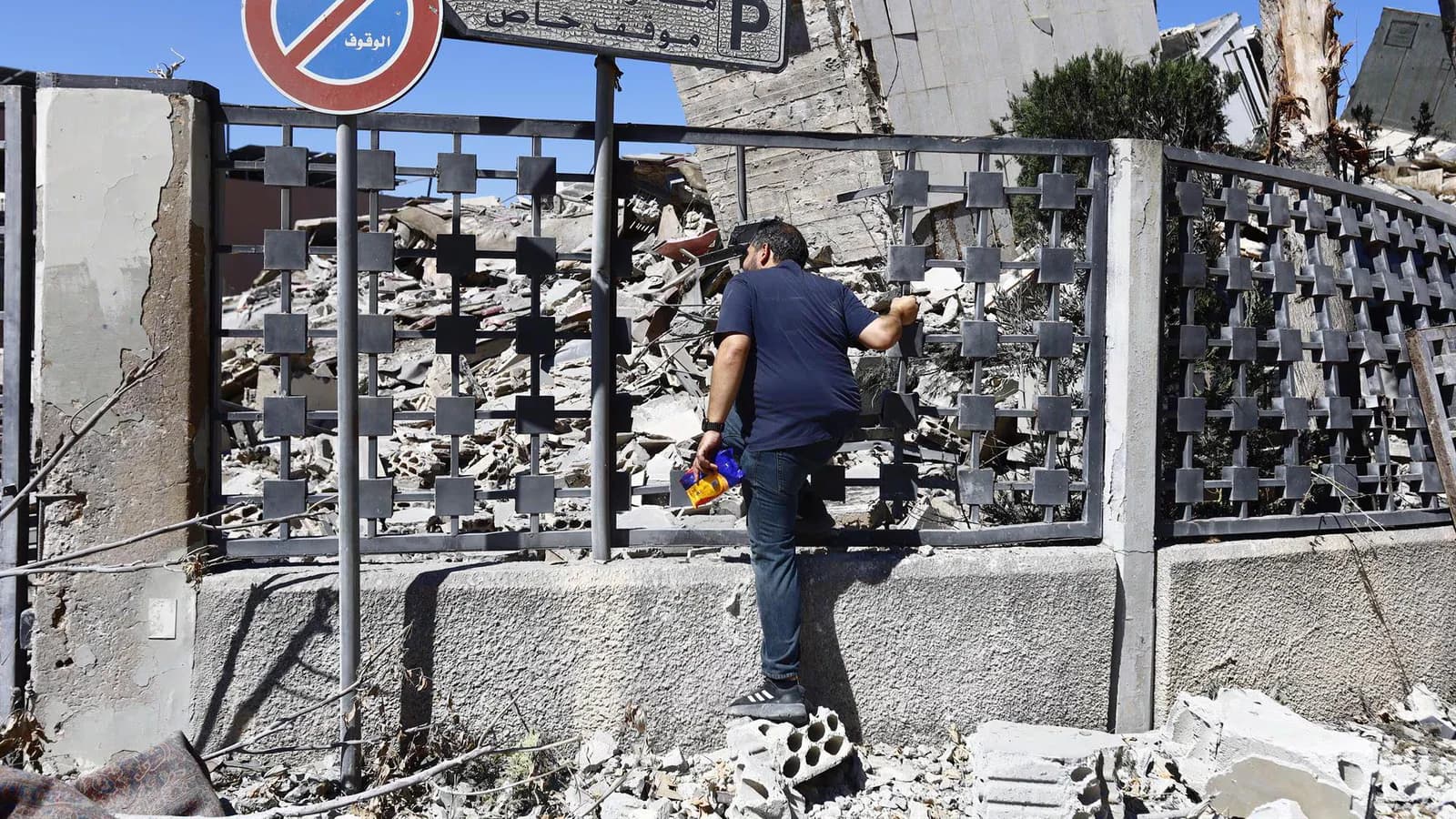Israel mantiene los bombardeos en el sur de Líbano pese al acuerdo de retirada