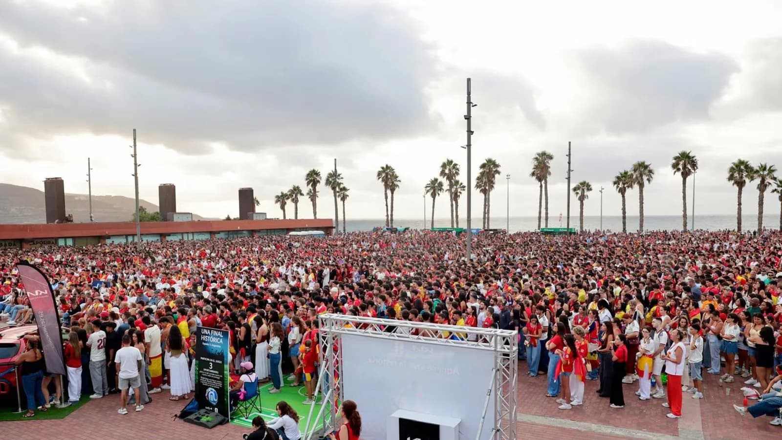 Casi 8.000 personas siguieron en Las Palmas la final entre España y Argentina