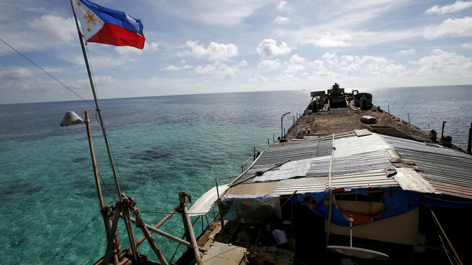 Filipinas acusó a China de golpear a un marino en un atolón disputado
