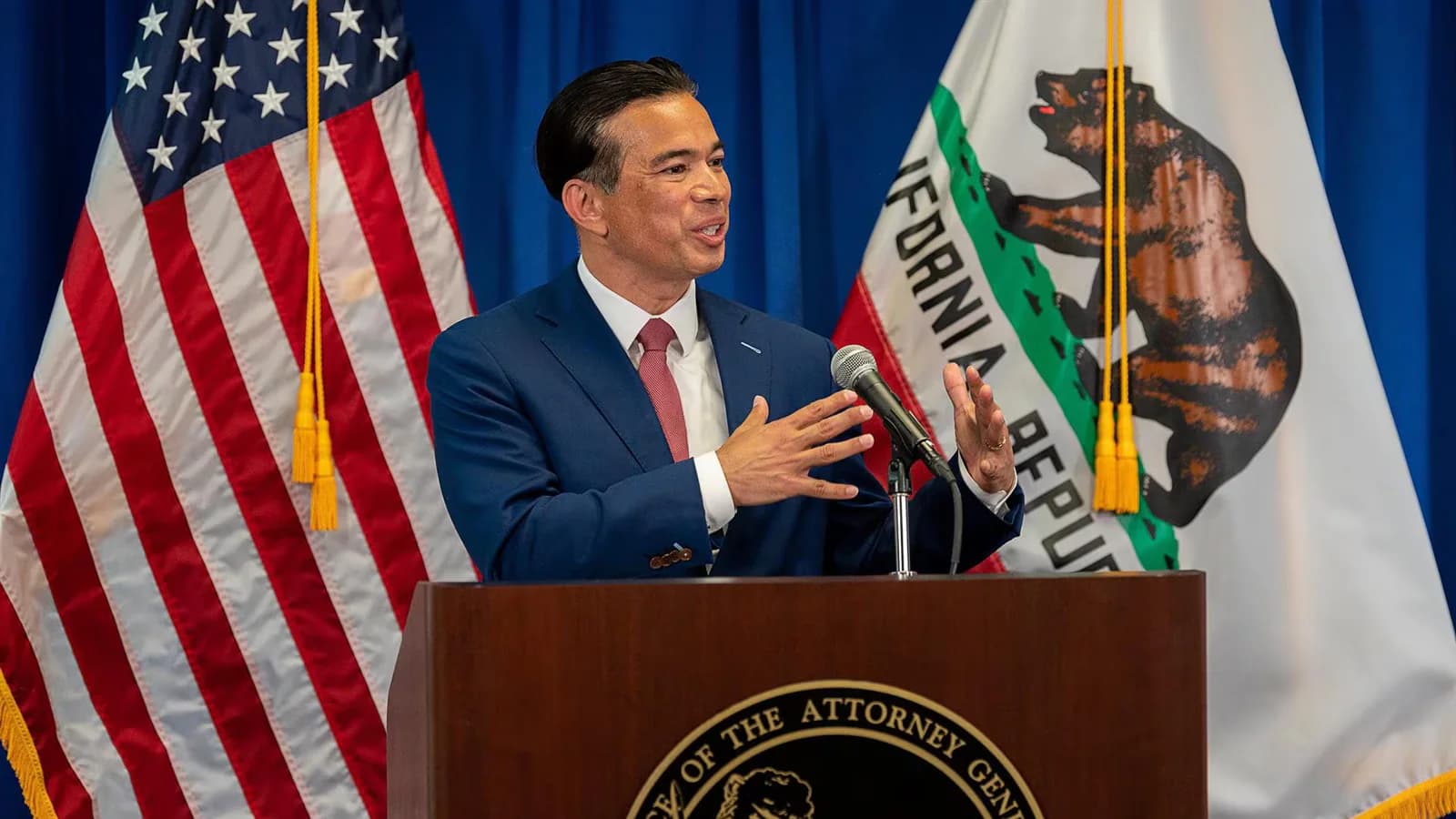 La Justicia de California frenó por 14 días la fusión de Paramount y Warner