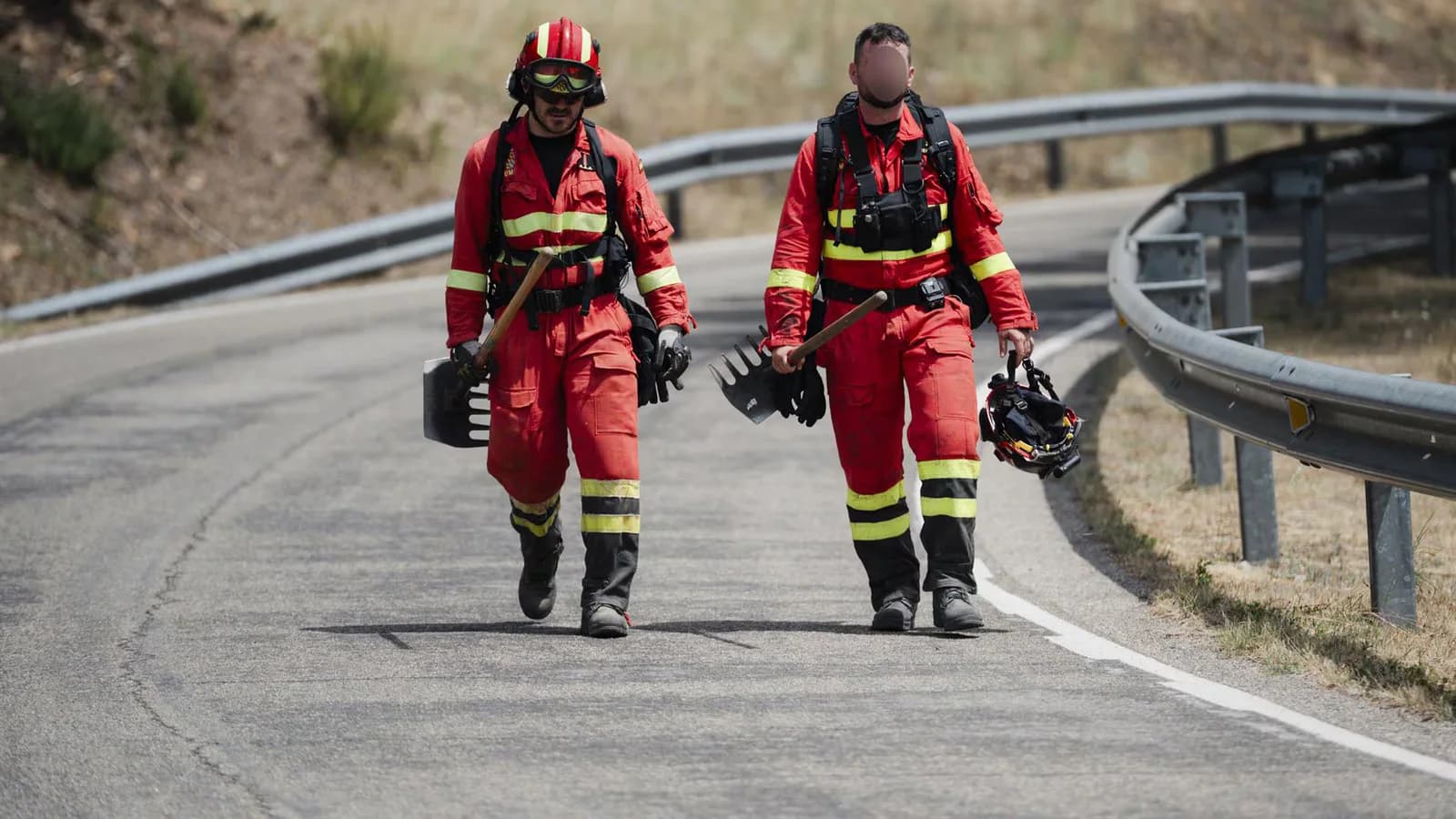 La UME se suma al operativo por el incendio de Ejulve, que ya desalojó tres masías