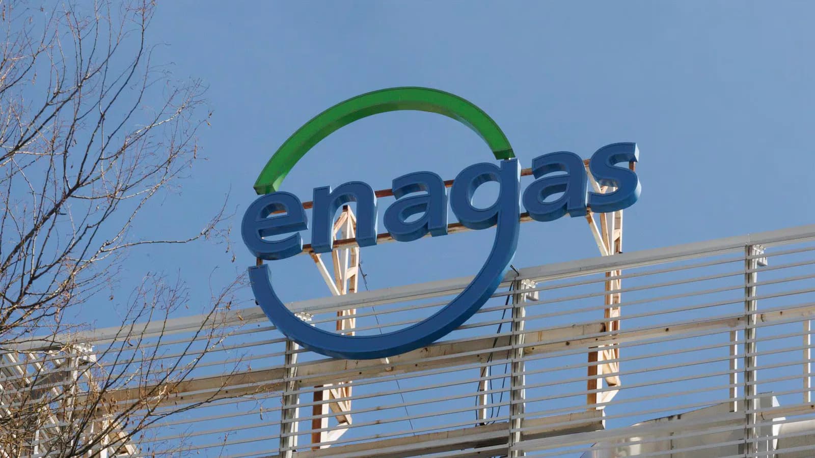 Enagás obtiene 126,9 millones de euros hasta junio y mantiene su meta para 2026