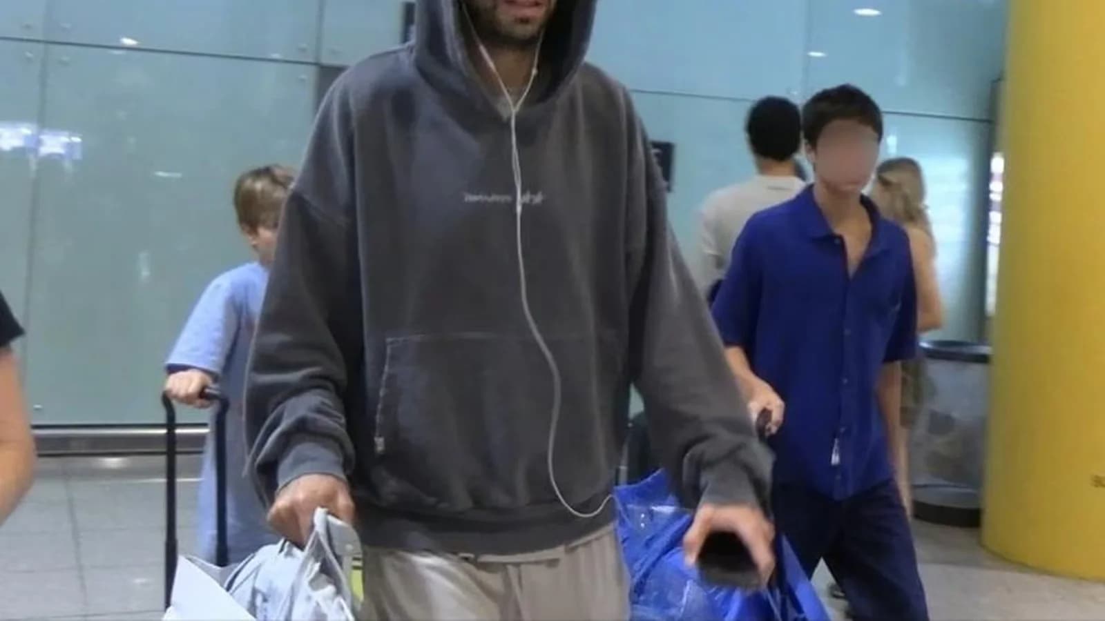 Gerard Piqué volvió a Barcelona con sus hijos tras la final del Mundial