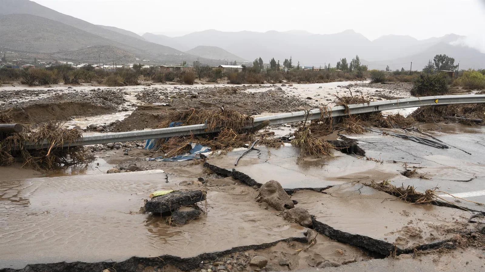 Chile eleva a 13 la cifra de muertos por lluvias e inundaciones