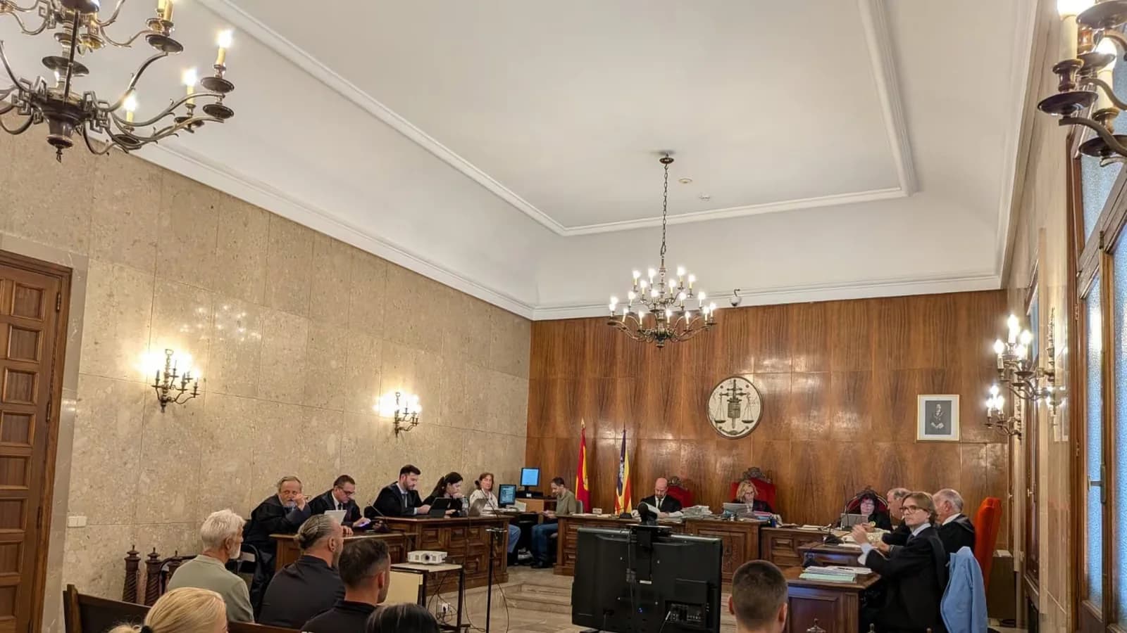 Juzgan a dos narcotraficantes por blanquear 250.000 euros de un premio de lotería