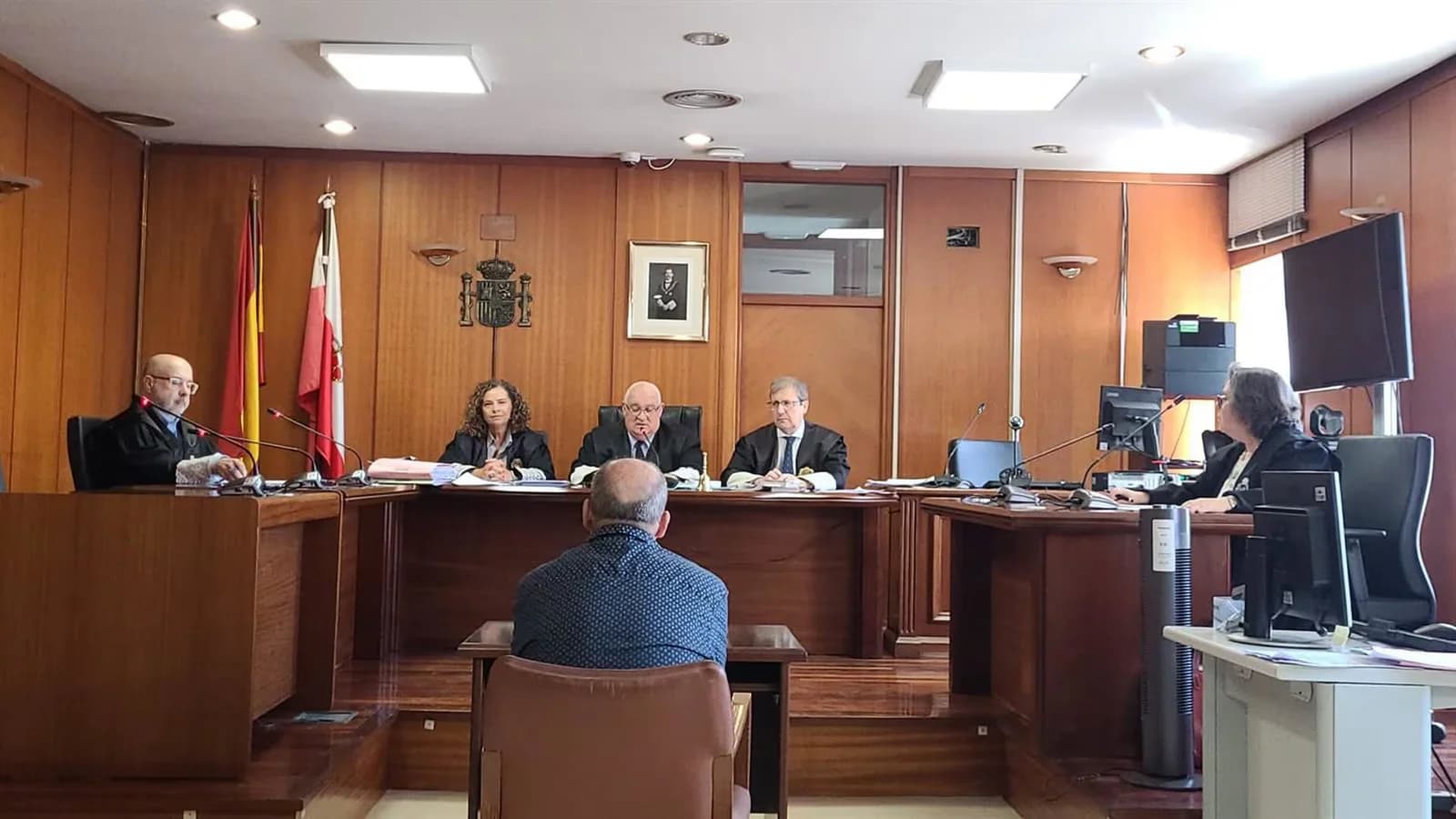 Acepta 15 meses de prisión por hostigar con insultos xenófobos a un camarero