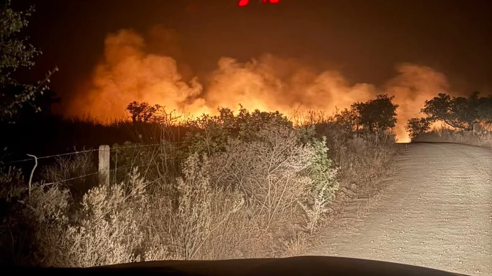 El Infoca estabilizó un incendio forestal iniciado de madrugada en Alosno