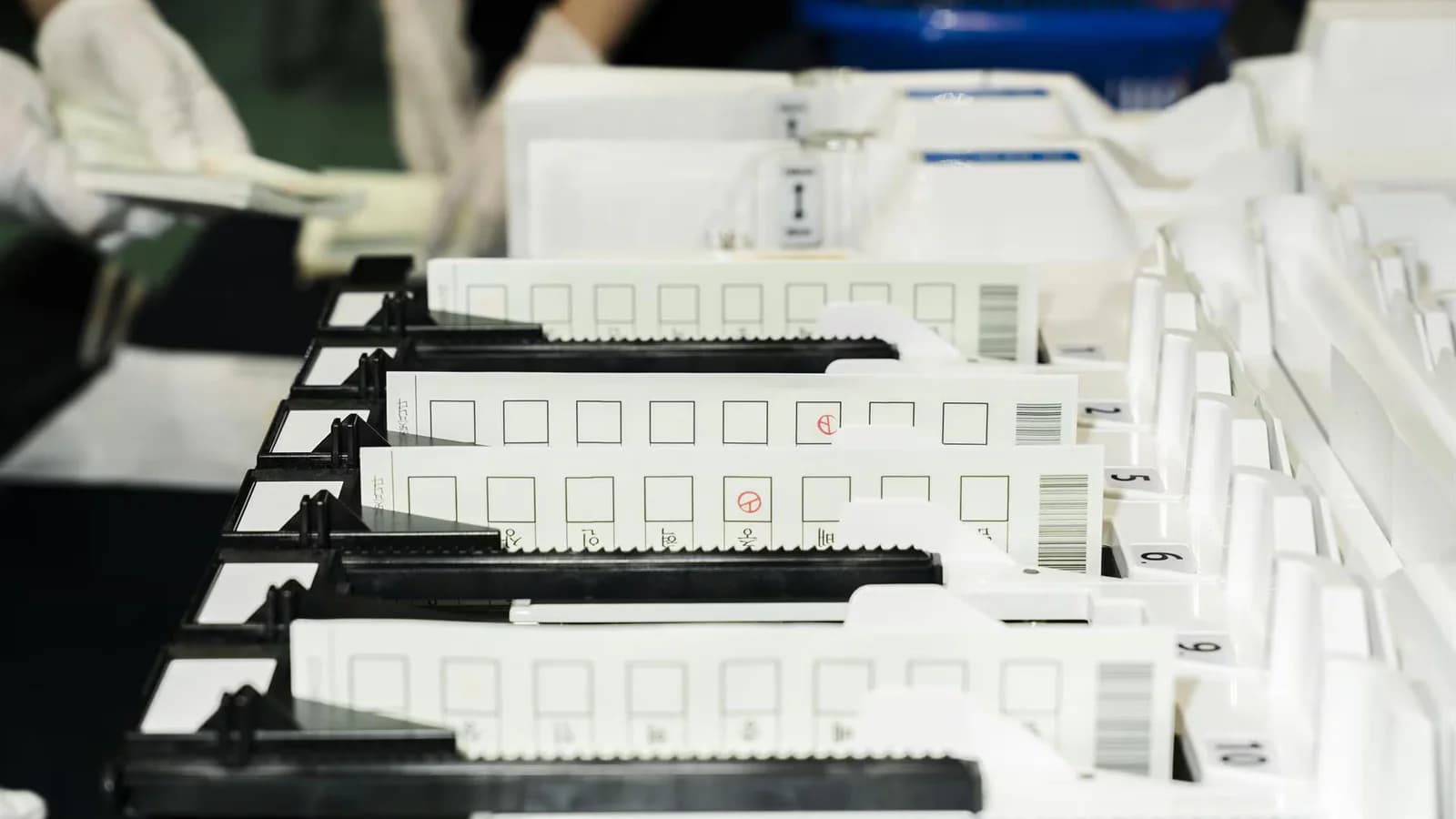 Investigan a la Comisión Electoral de Corea del Sur por errores en los comicios