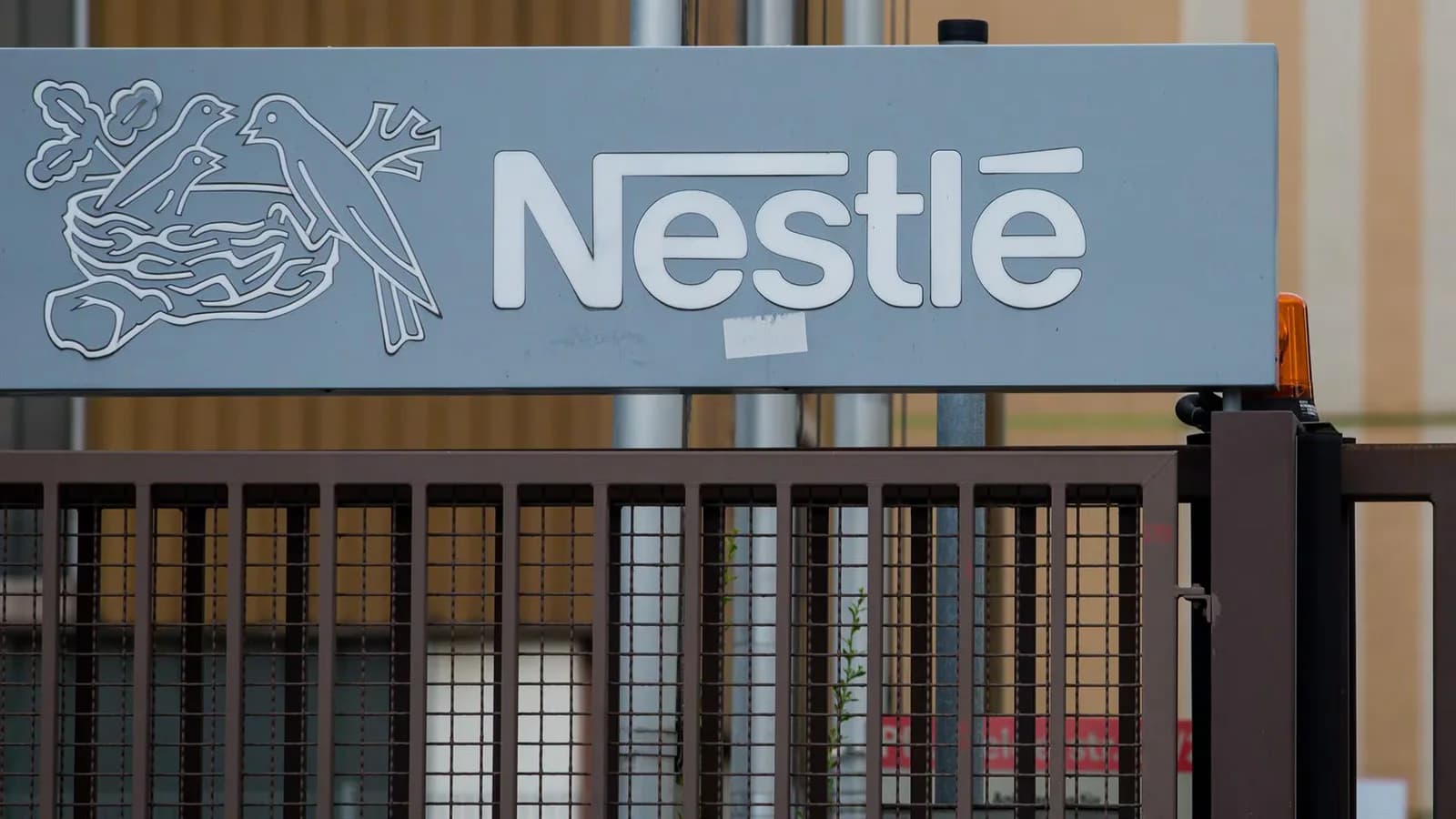 Nestlé venderá a Platinum el 50% de su negocio de aguas por 3.000 millones de euros