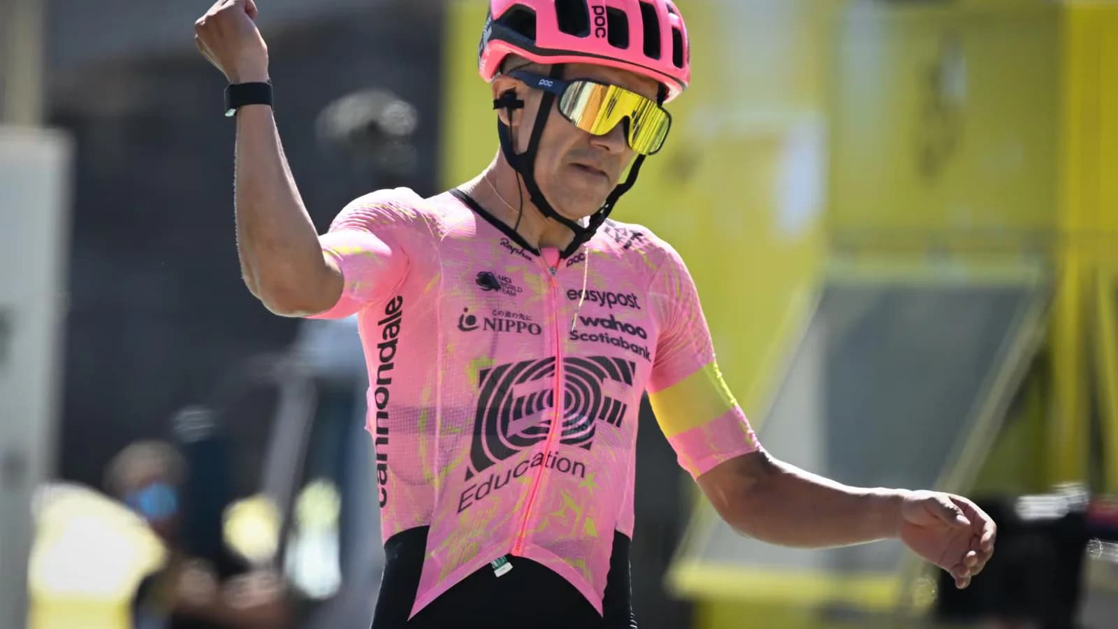 Richard Carapaz gana en Orcières-Merlette y suma su segunda etapa en el Tour