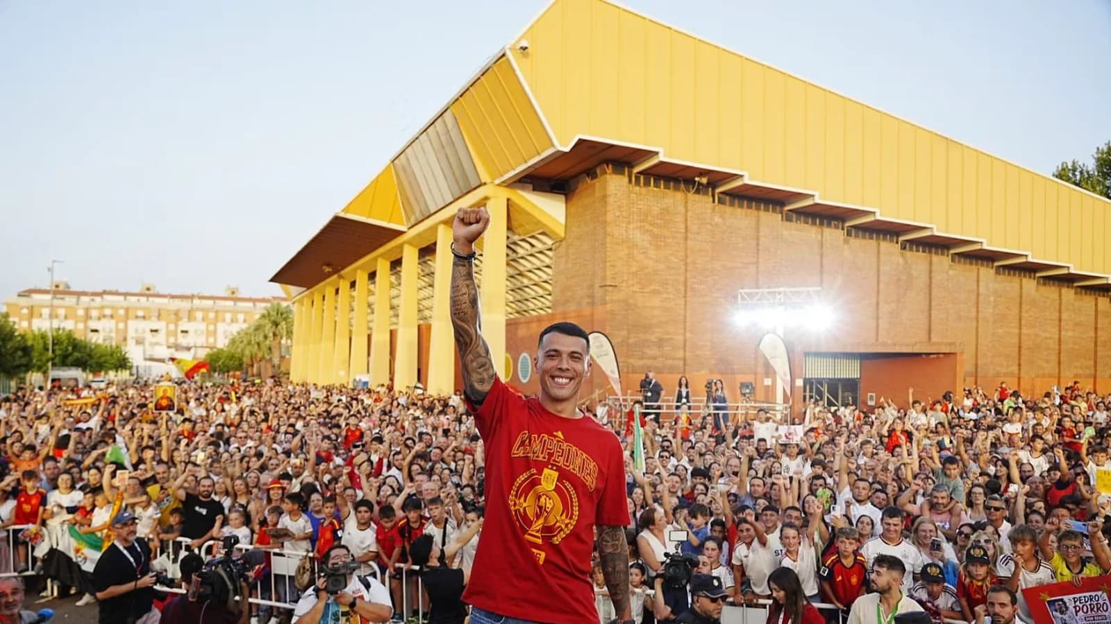 Don Benito homenajeó a Pedro Porro tras su consagración mundial con España