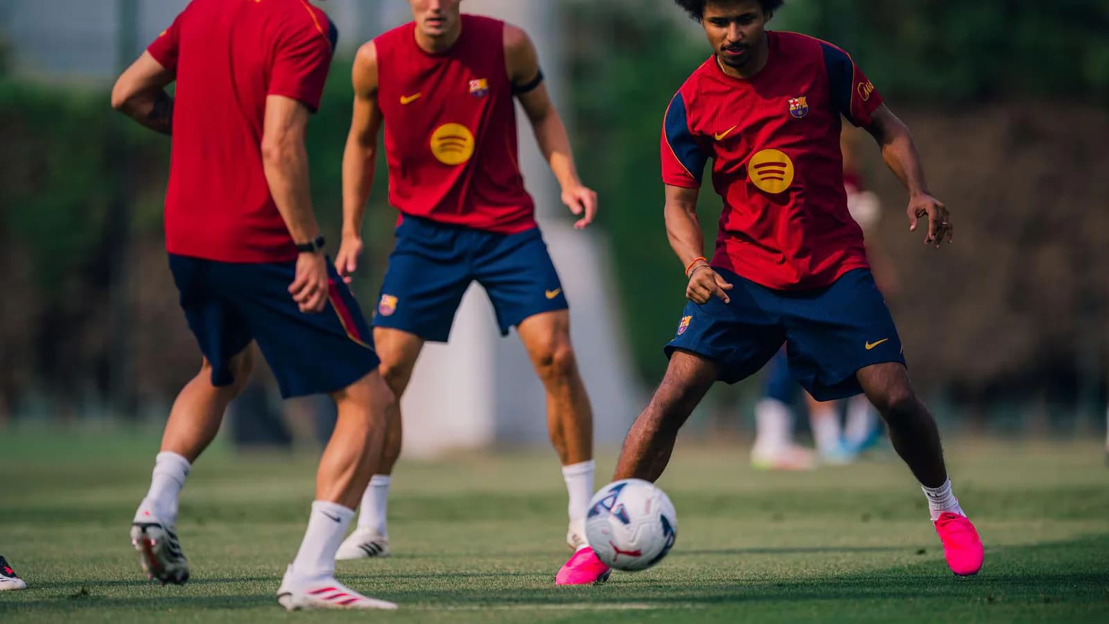 Karim Adeyemi tuvo su primer entrenamiento con el Barcelona de Hansi Flick