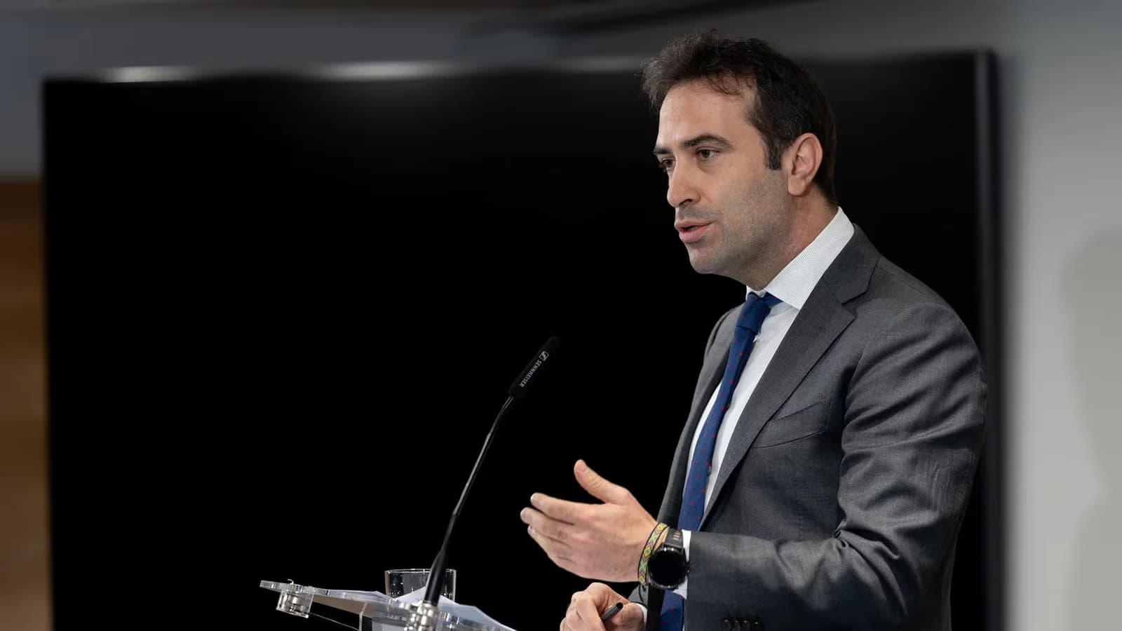 Carlos Cuerpo reclama a EE.UU. cumplir el acuerdo arancelario con la UE