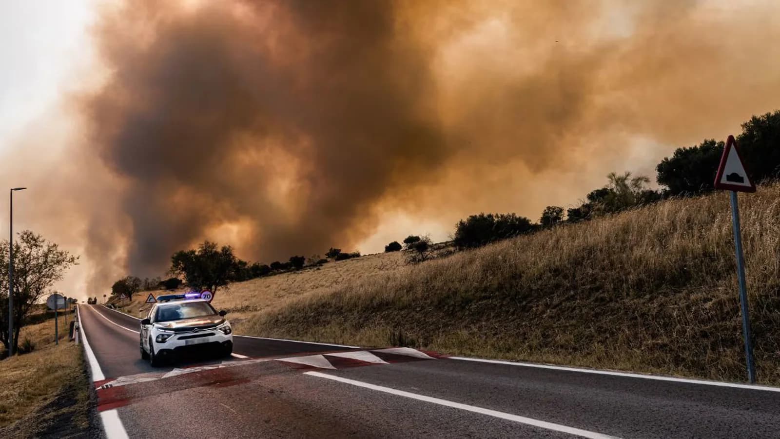 Tres incendios se unen en Madrid y obligan a evacuar más localidades