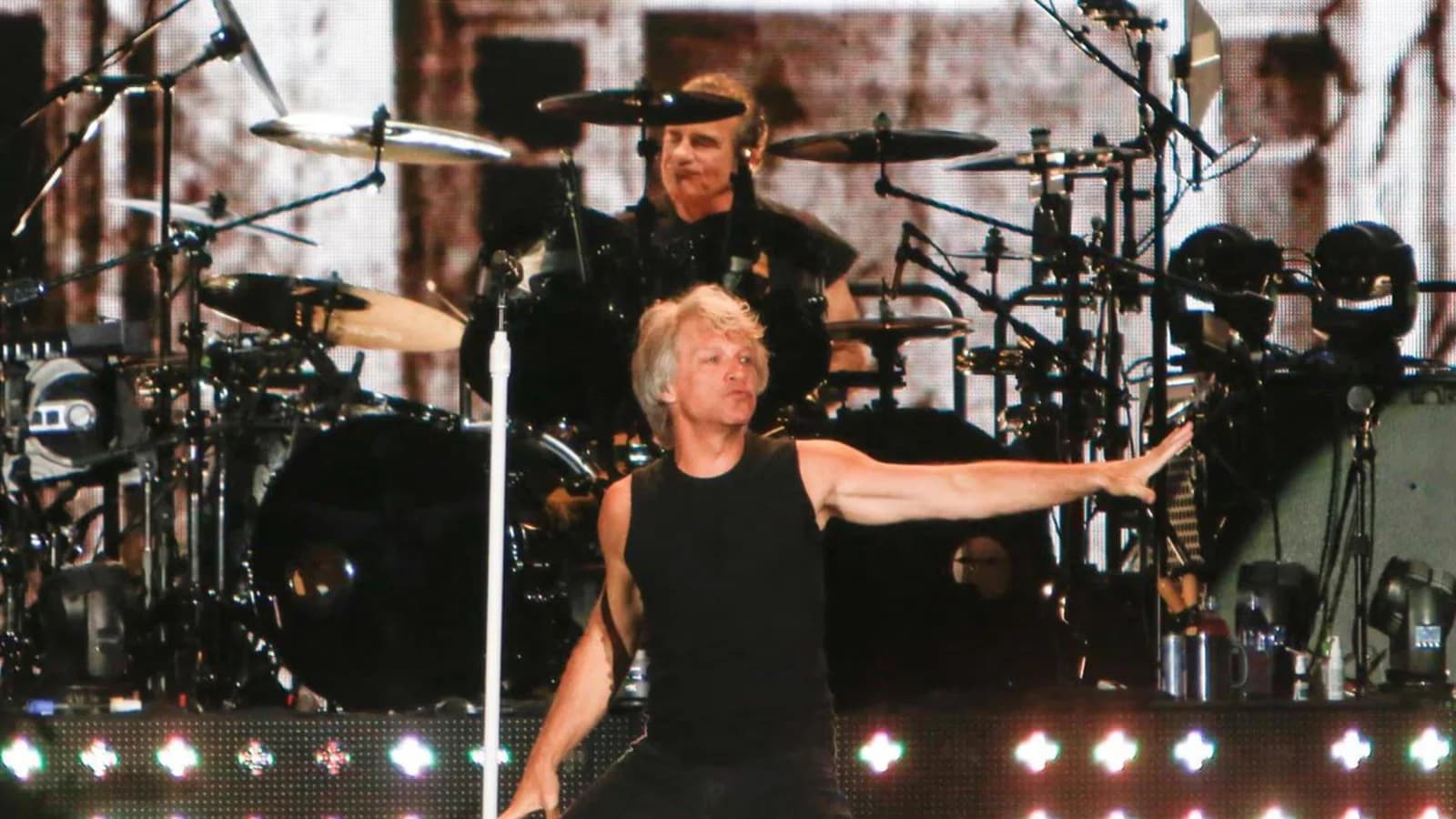 Jon Bon Jovi interrumpió su show en el Madison Square Garden por una infección