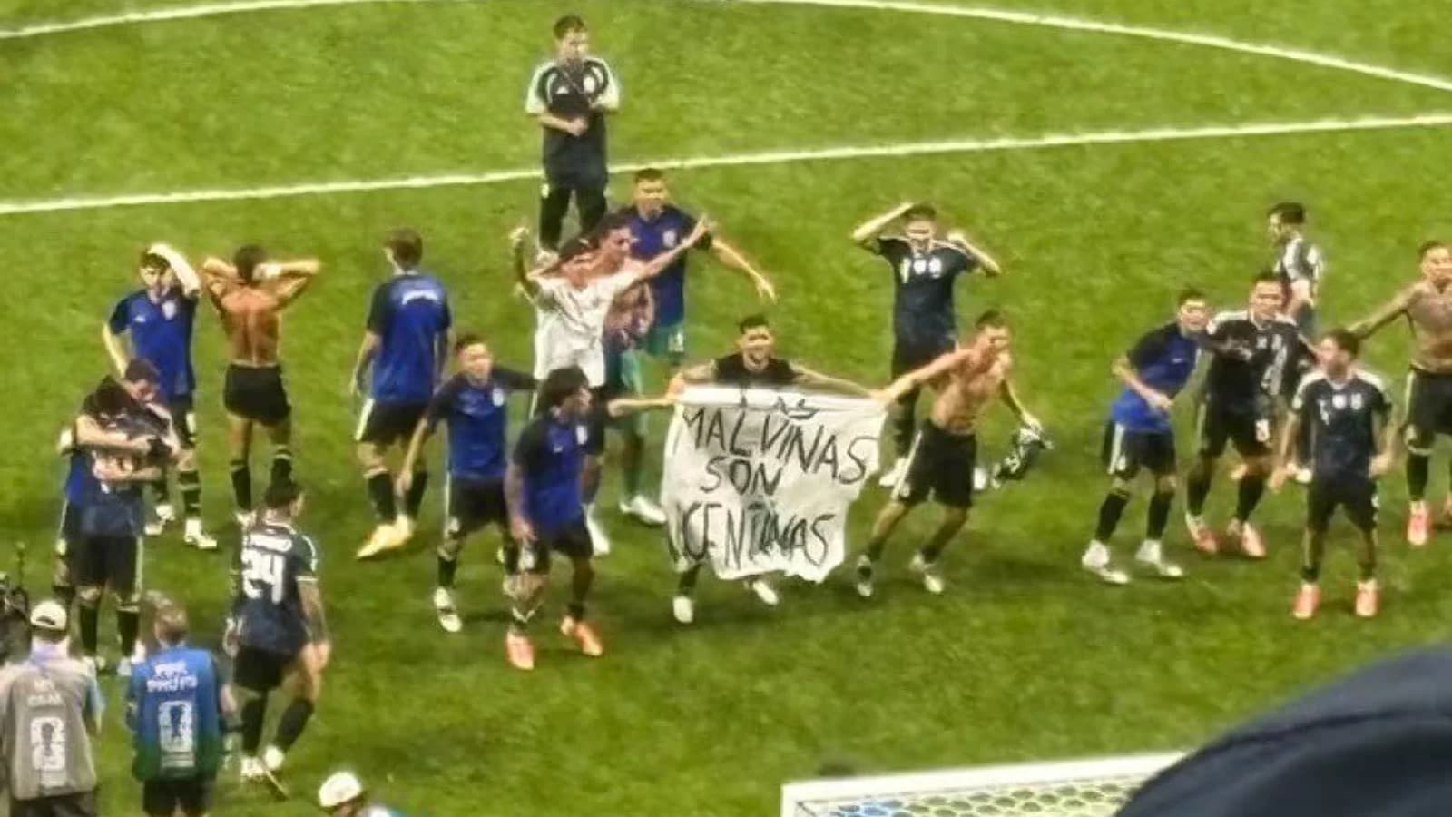 La bandera, el rock y una lectura argentina del clásico con Inglaterra