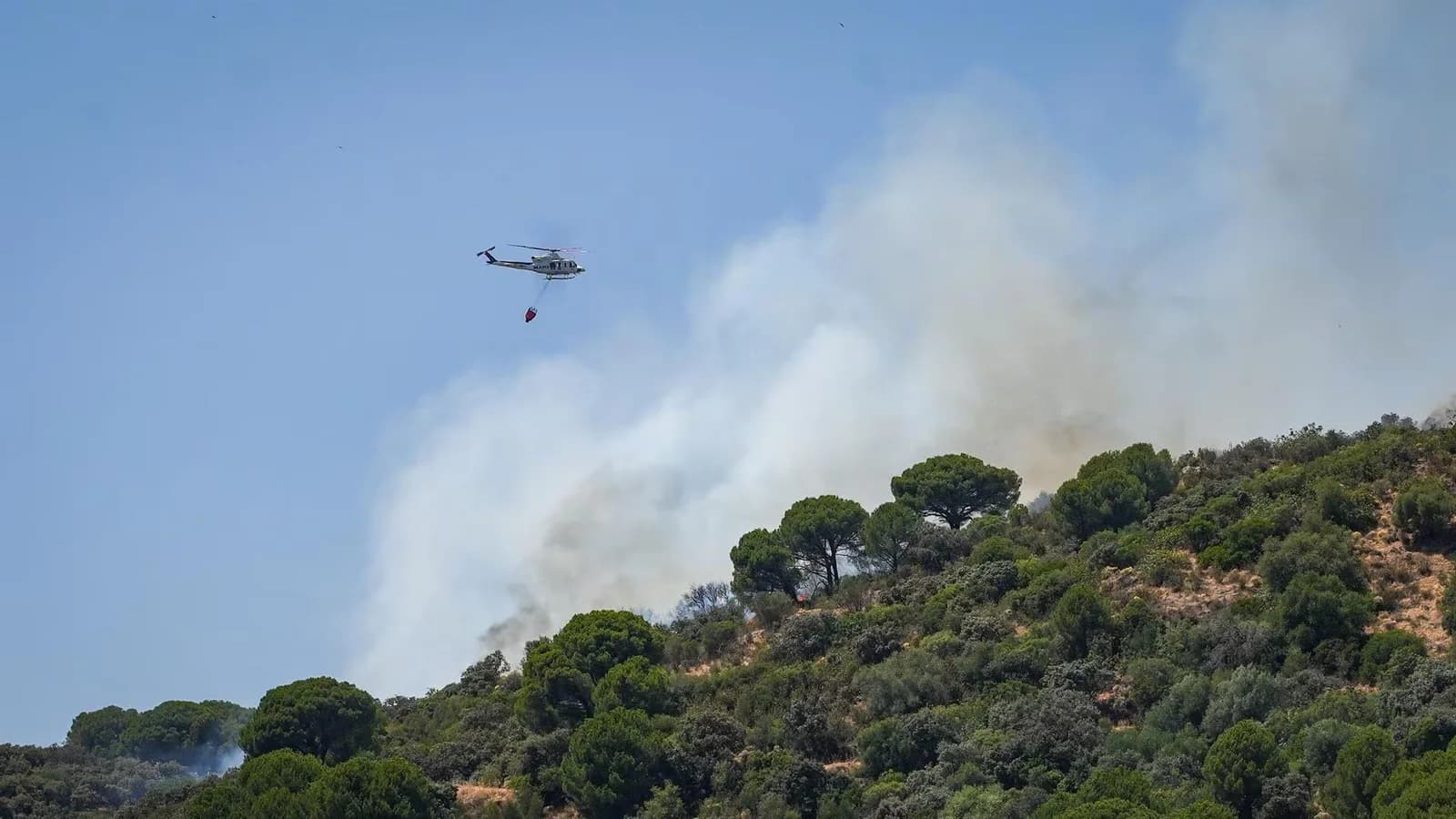 El riesgo de incendios baja este sábado en el oeste y centro de España