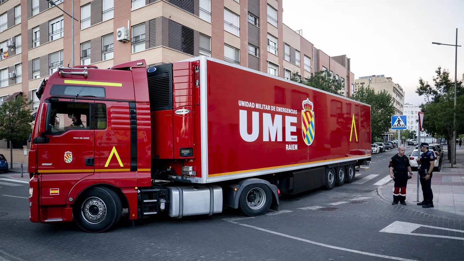 La UME unifica el mando para coordinar los incendios de Madrid y Ávila
