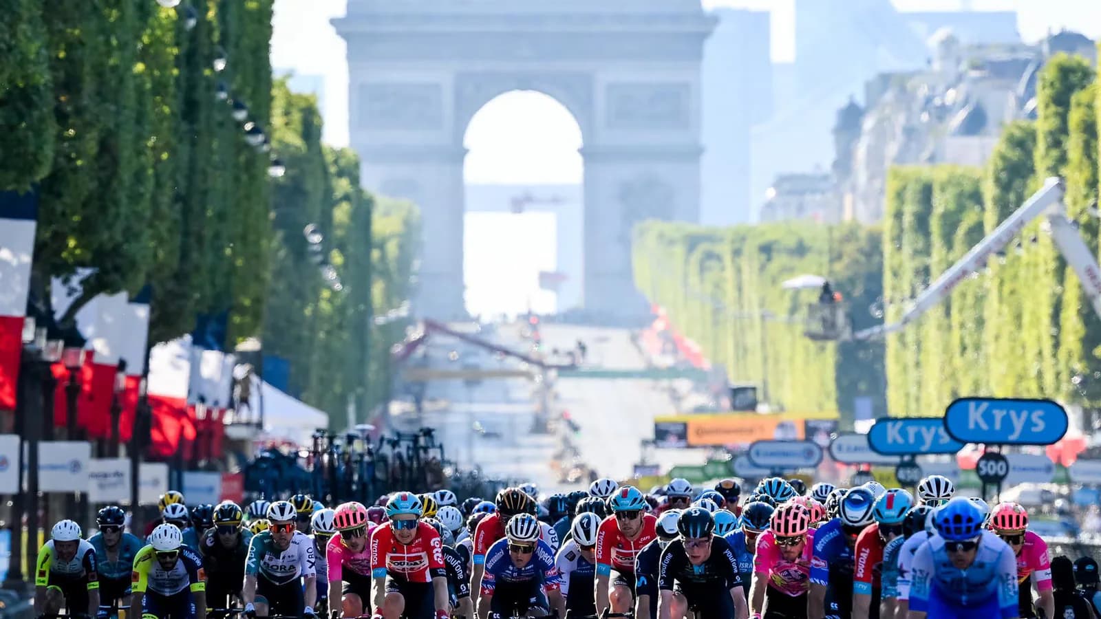 El Tour de Francia recortó 44 kilómetros la última etapa por los incendios en Francia