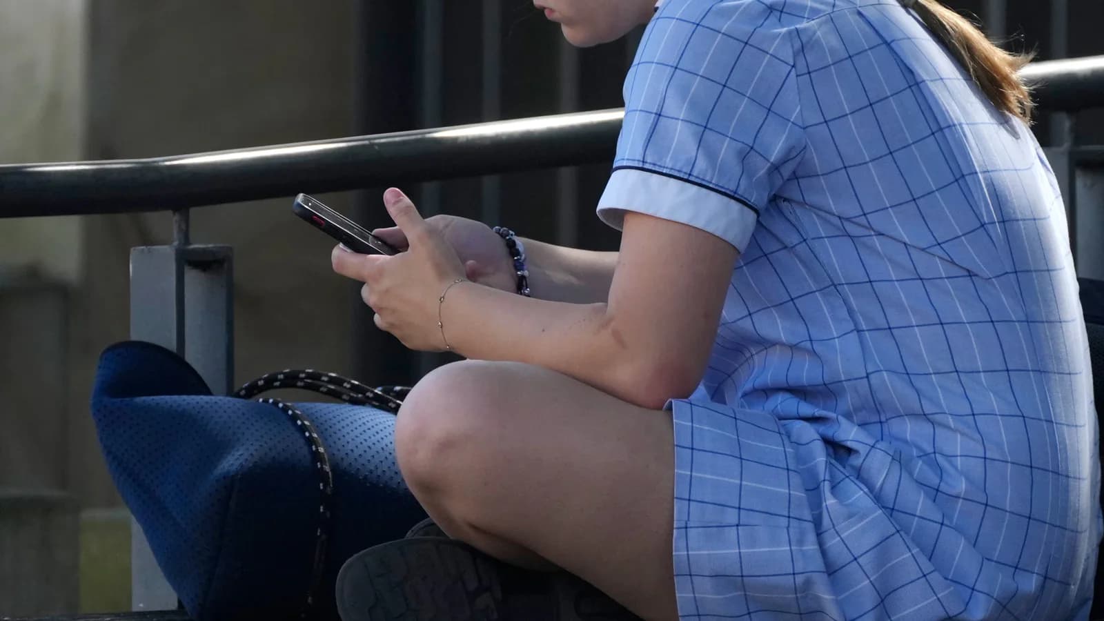 Celulares en las aulas: 11 jurisdicciones argentinas ya aplican regulaciones