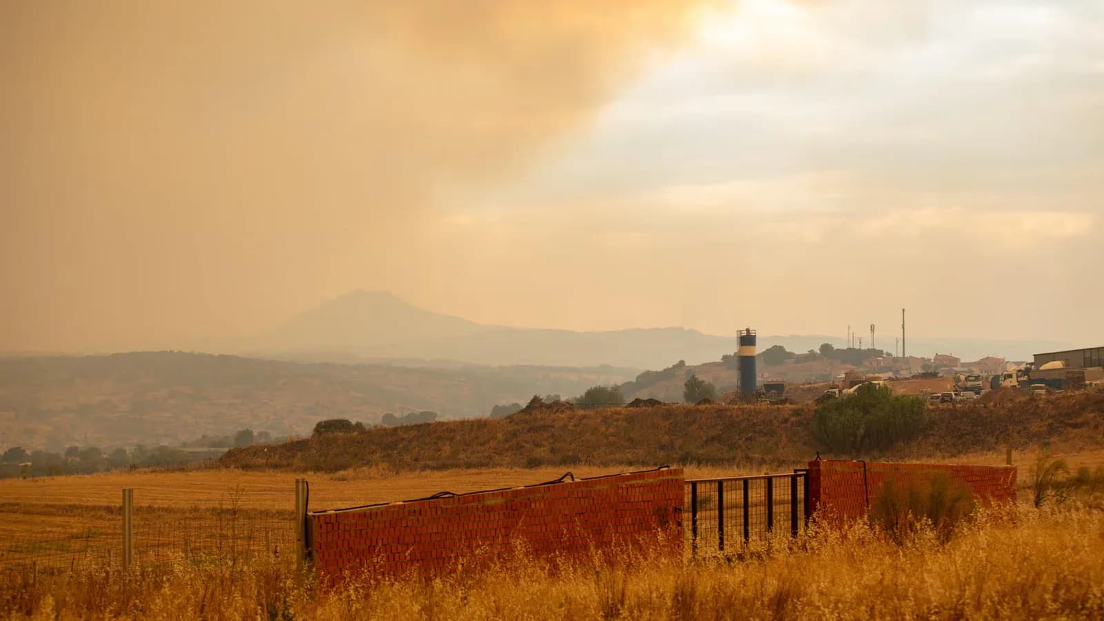 Escalona recibe a más de 80 evacuados por los incendios de Madrid, Ávila y Toledo