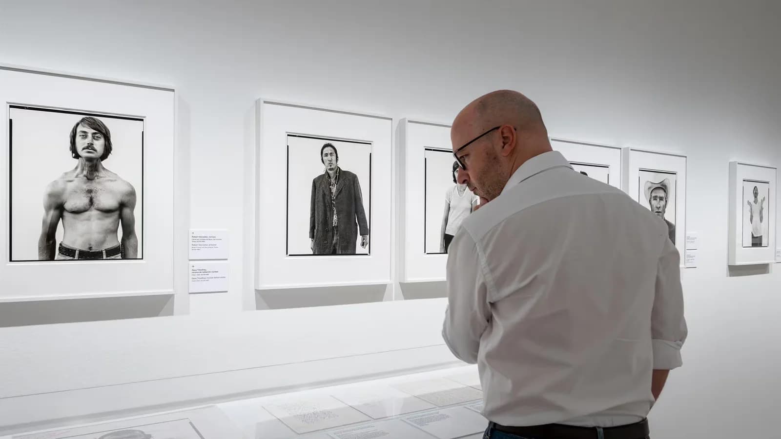 PHotoEspaña 2026 presenta su programación estival con Avedon, Sassen y Muñoz
