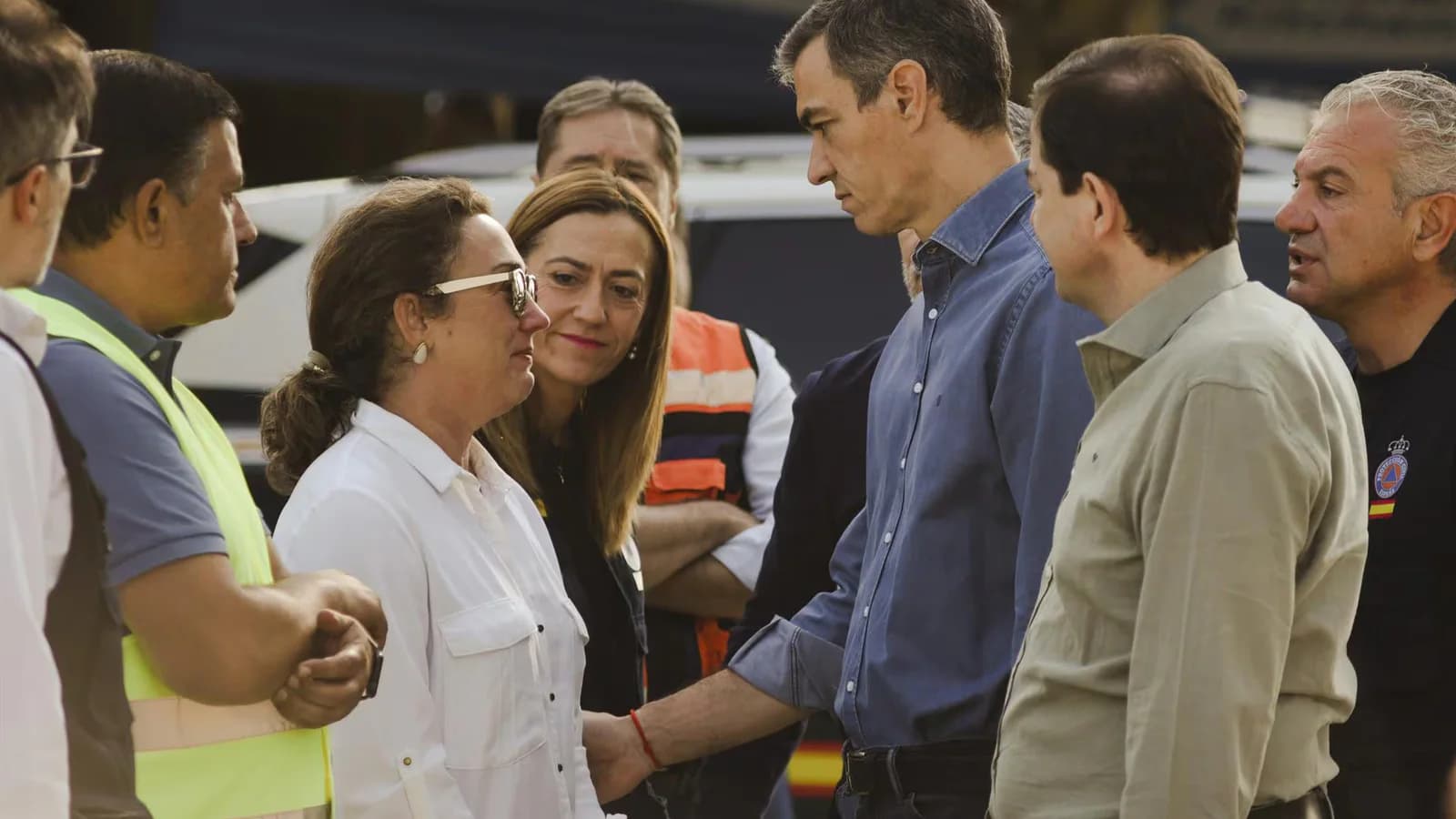 Sánchez advierte que aún quedan horas complejas tras la mejora de los incendios